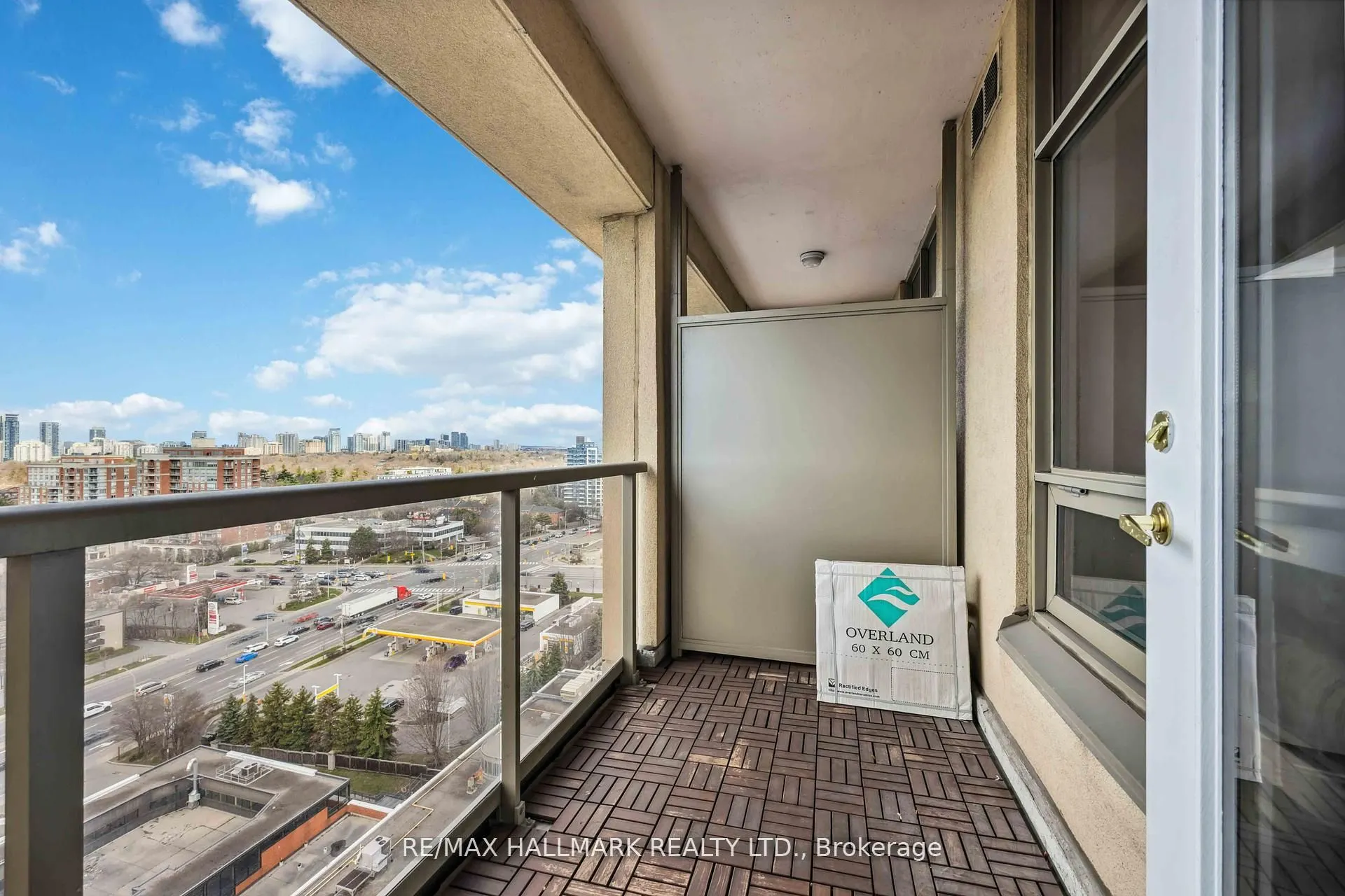 18 Kenaston Gardens, #1809