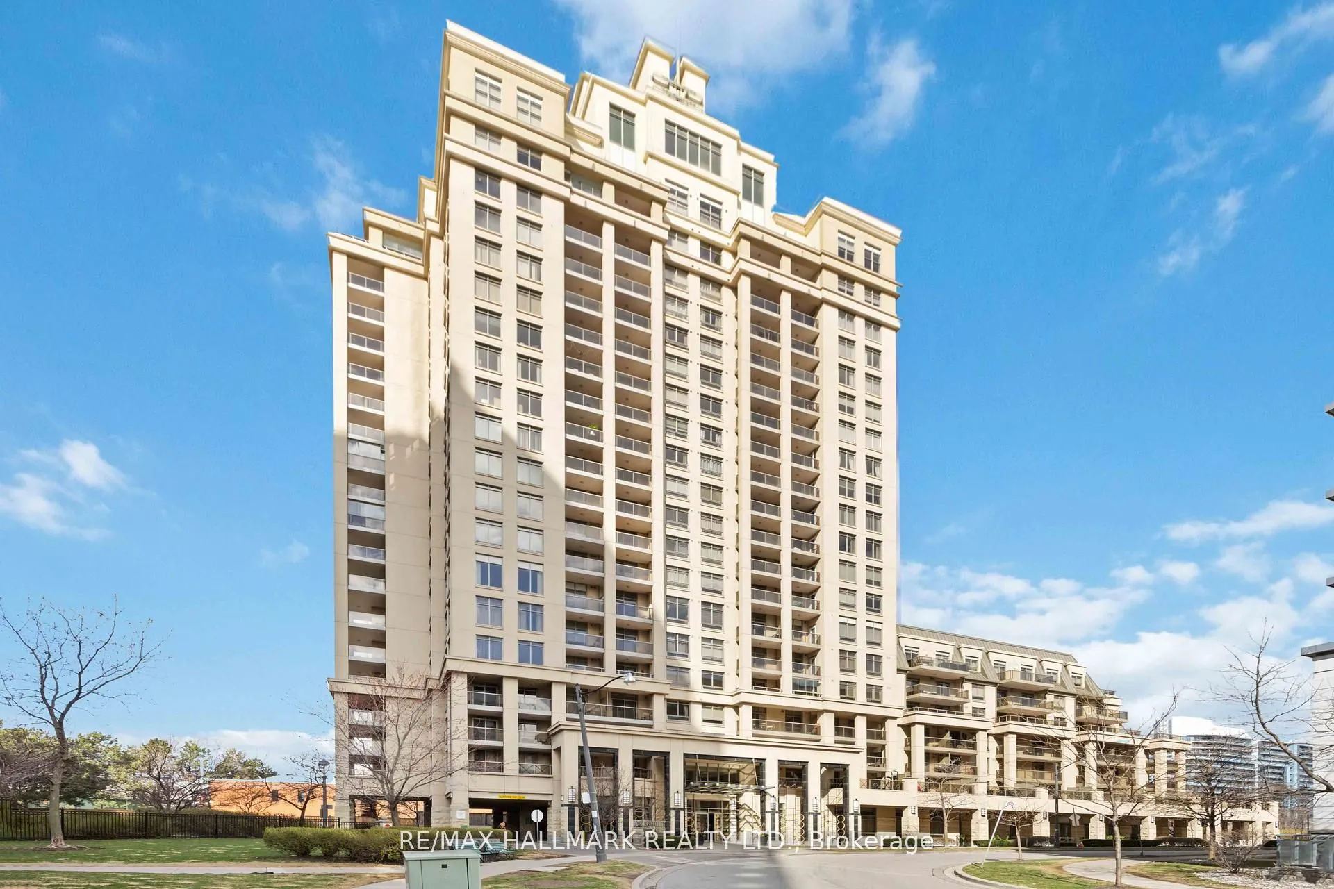 18 Kenaston Gardens, #1809