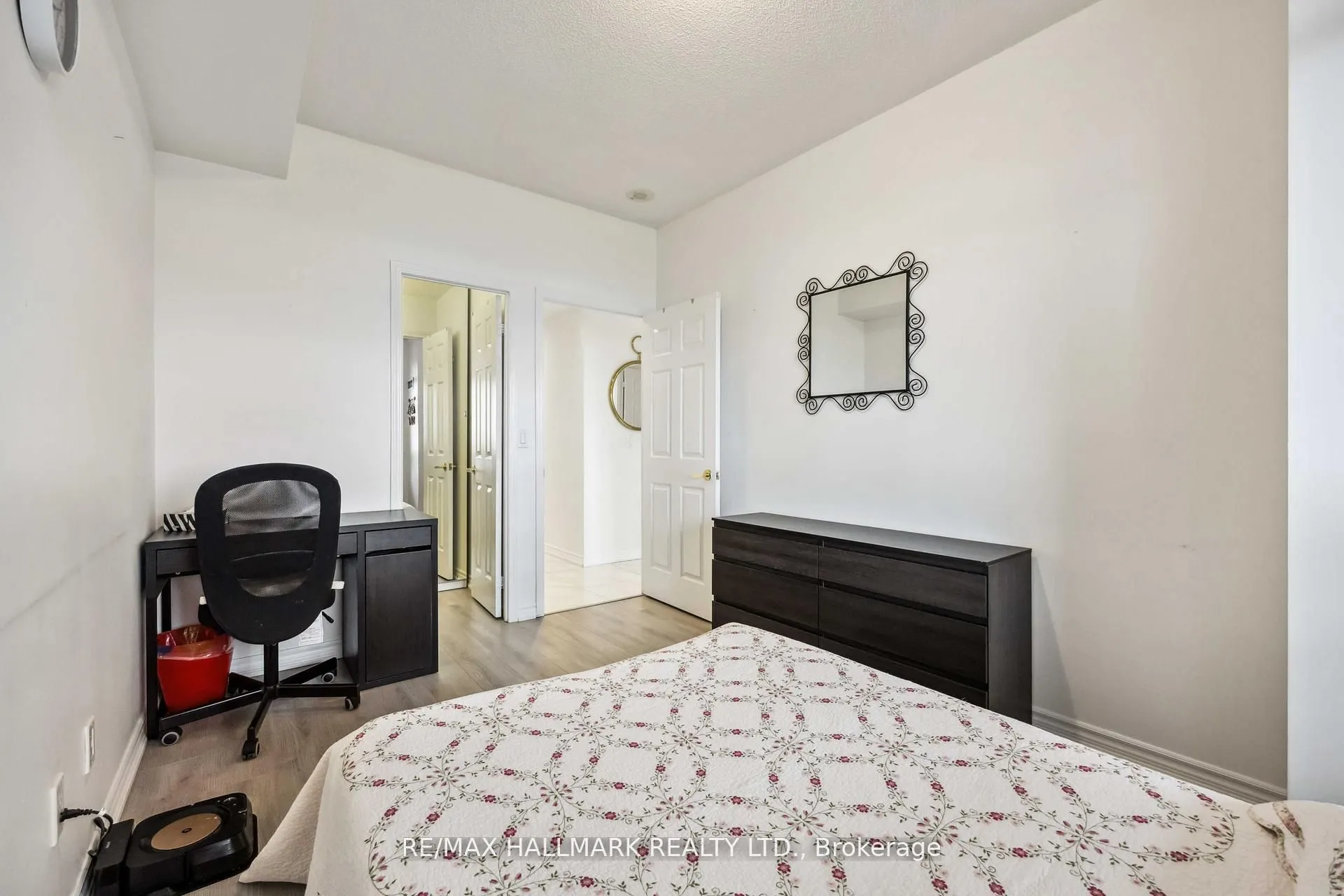 18 Kenaston Gardens, #1809