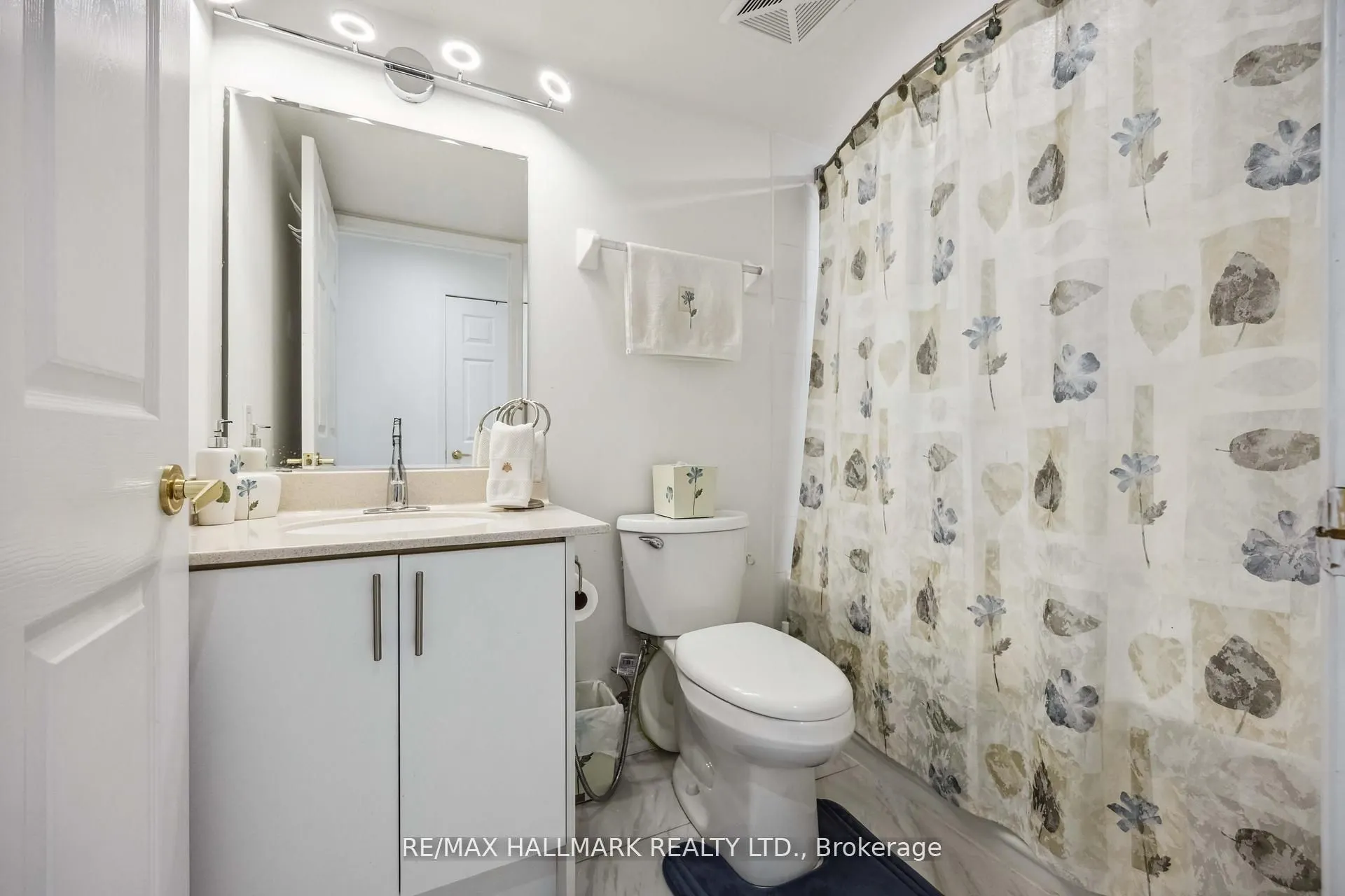 18 Kenaston Gardens, #1809