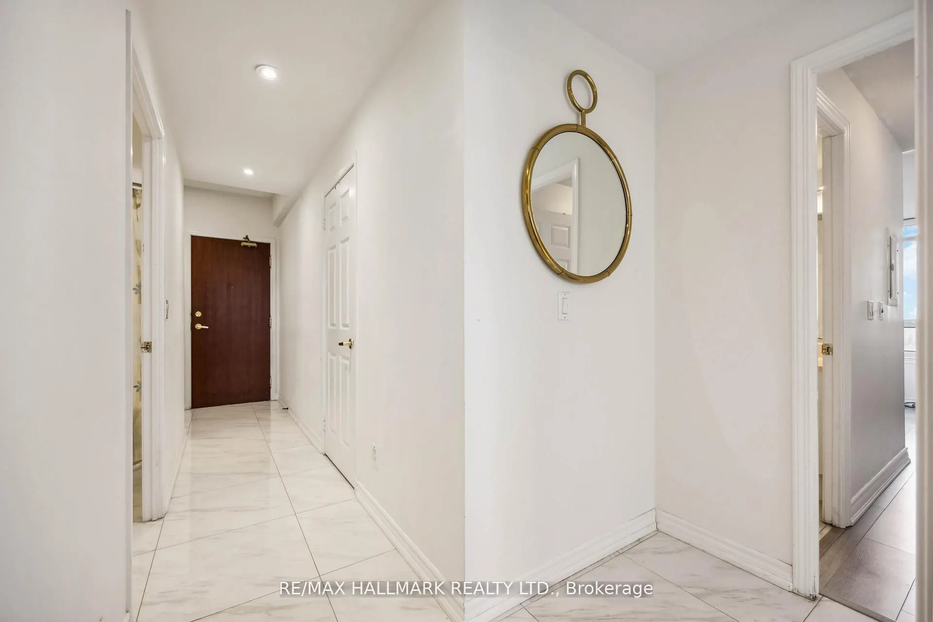 18 Kenaston Gardens, #1809