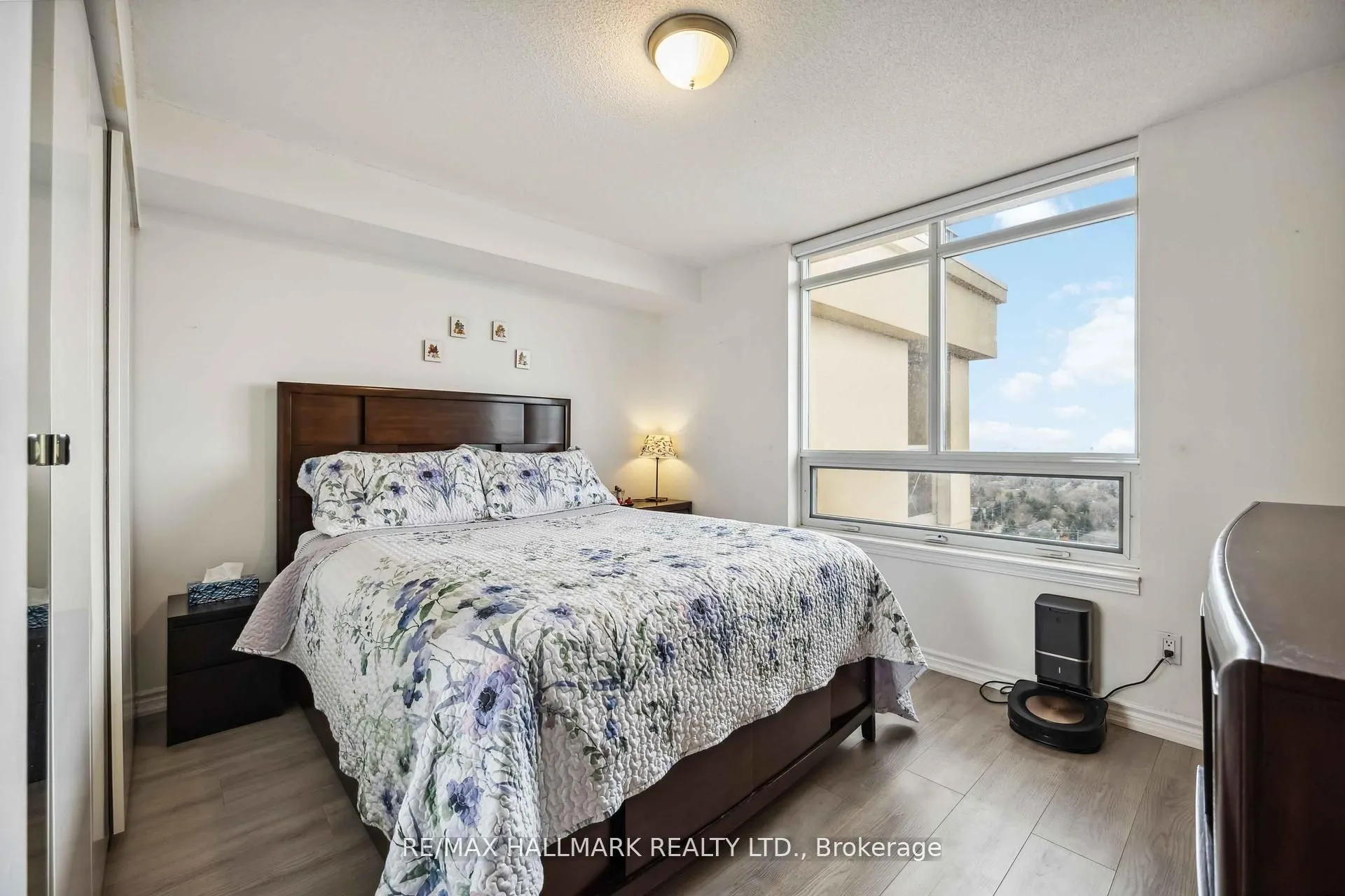 18 Kenaston Gardens, #1809