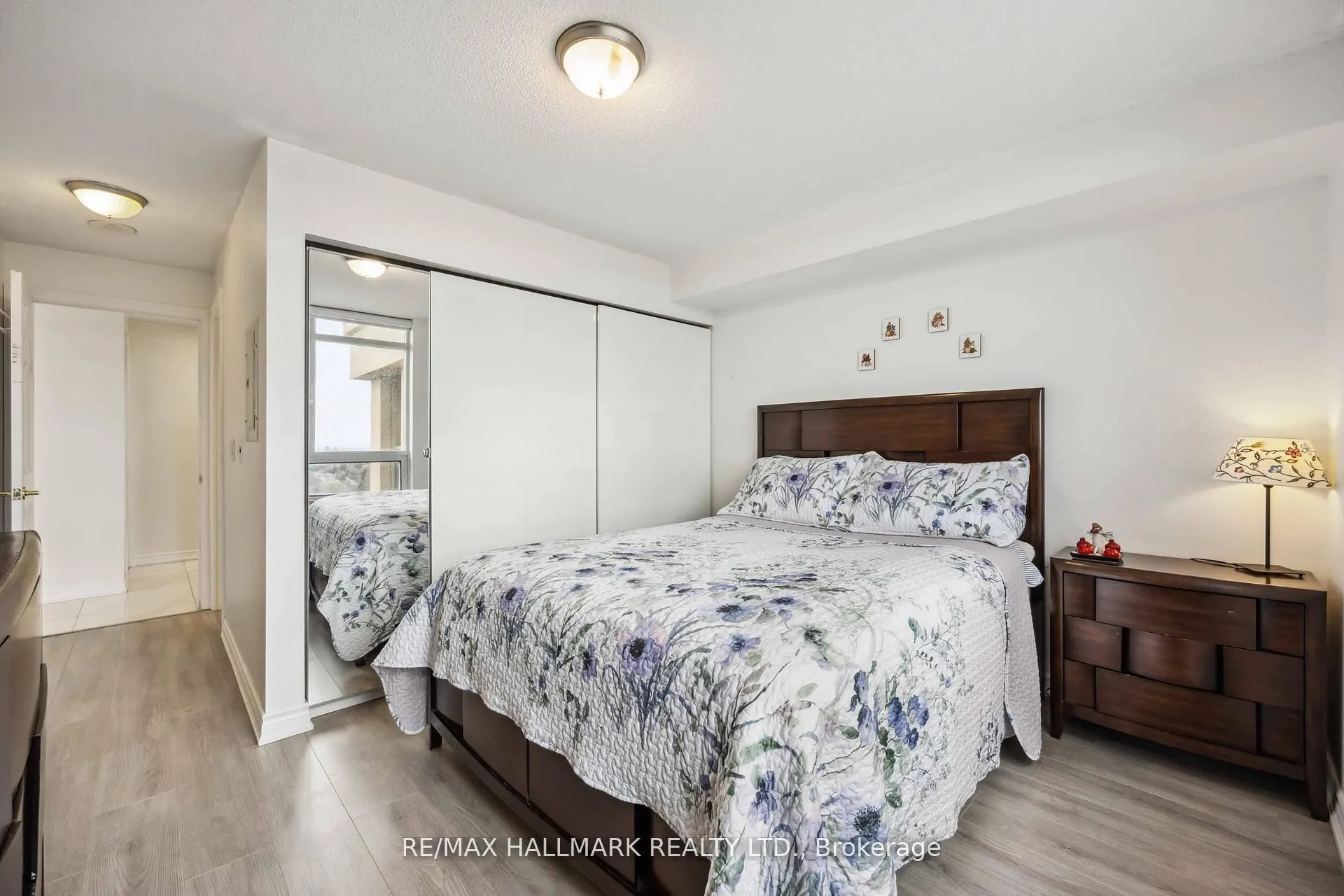 18 Kenaston Gardens, #1809