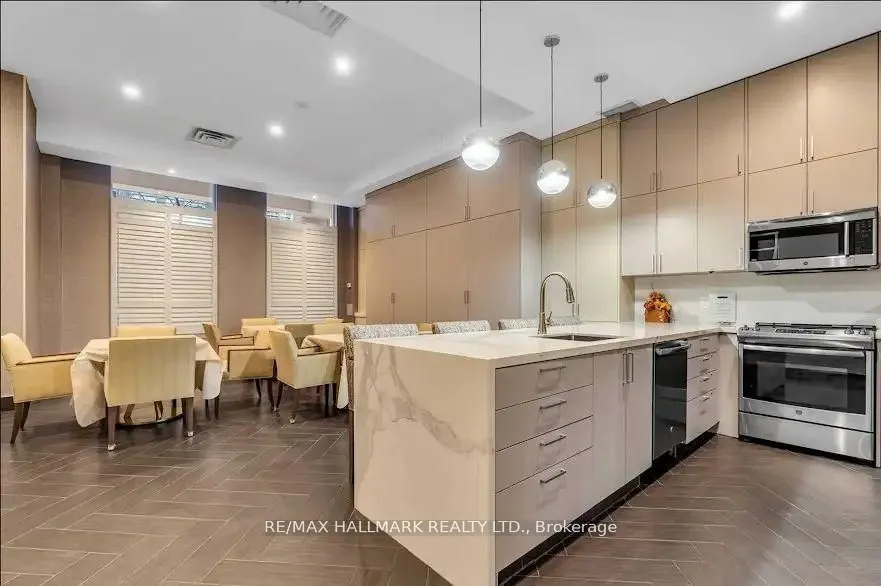18 Kenaston Gardens, #1809