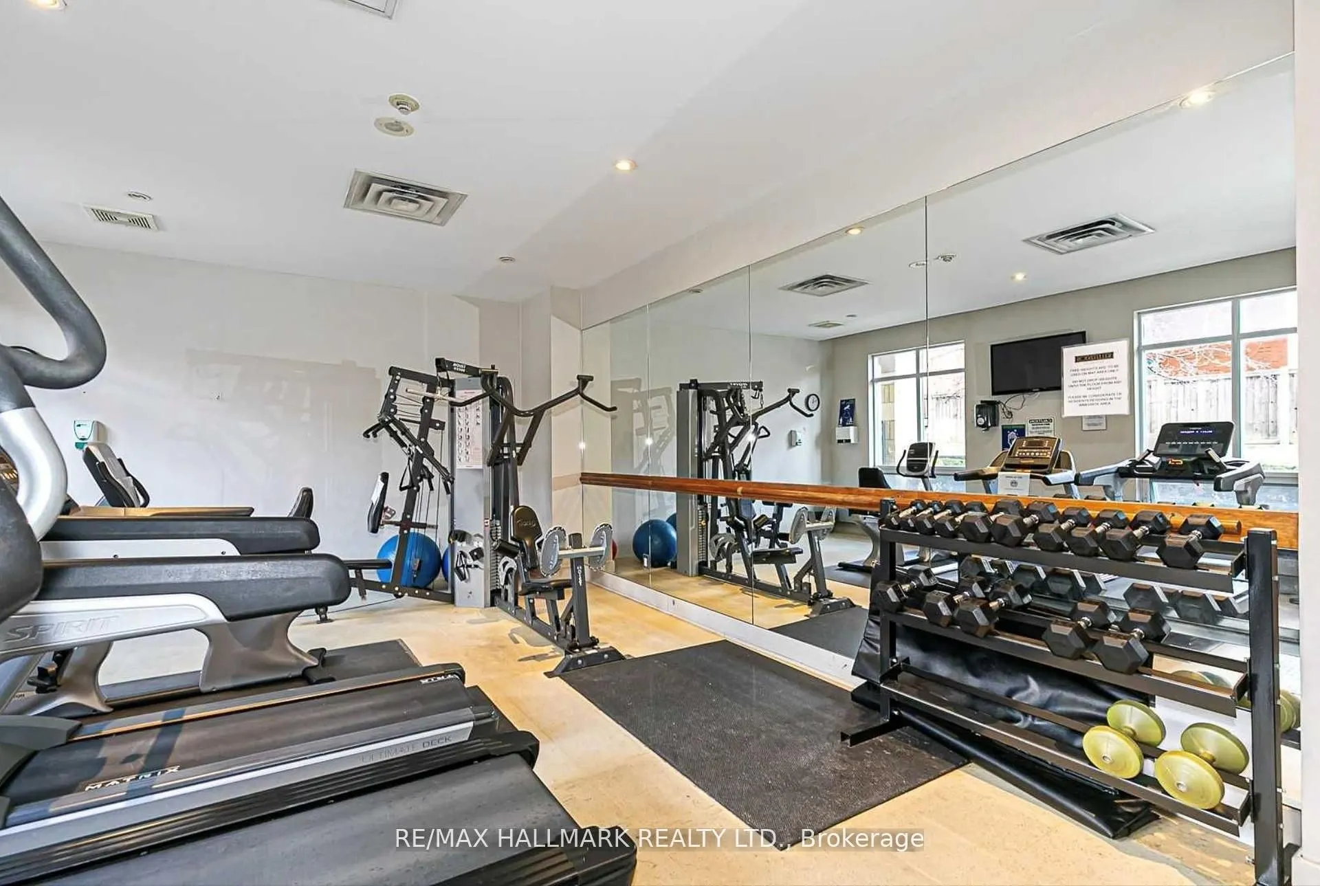 18 Kenaston Gardens, #1809
