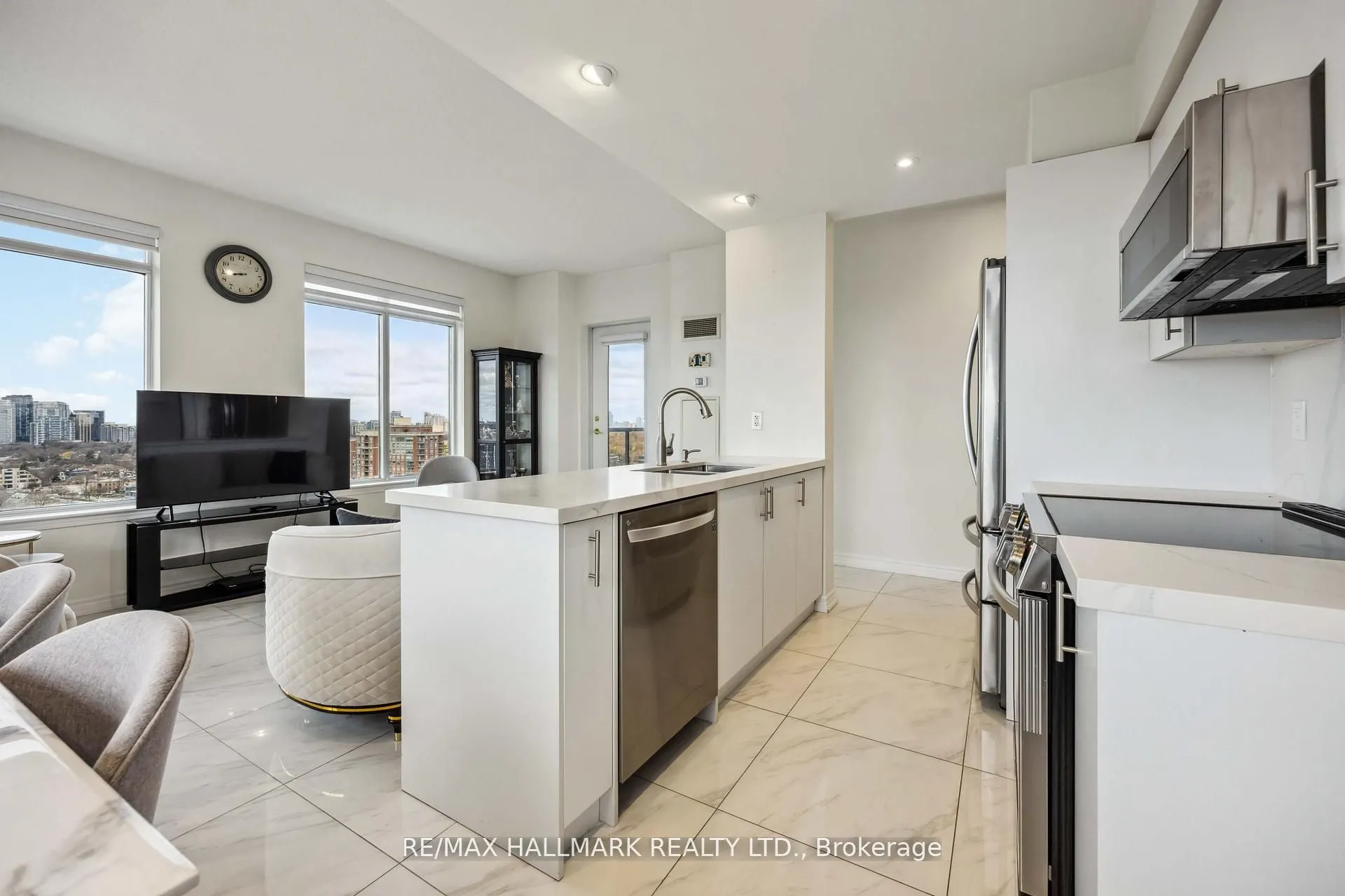 18 Kenaston Gardens, #1809