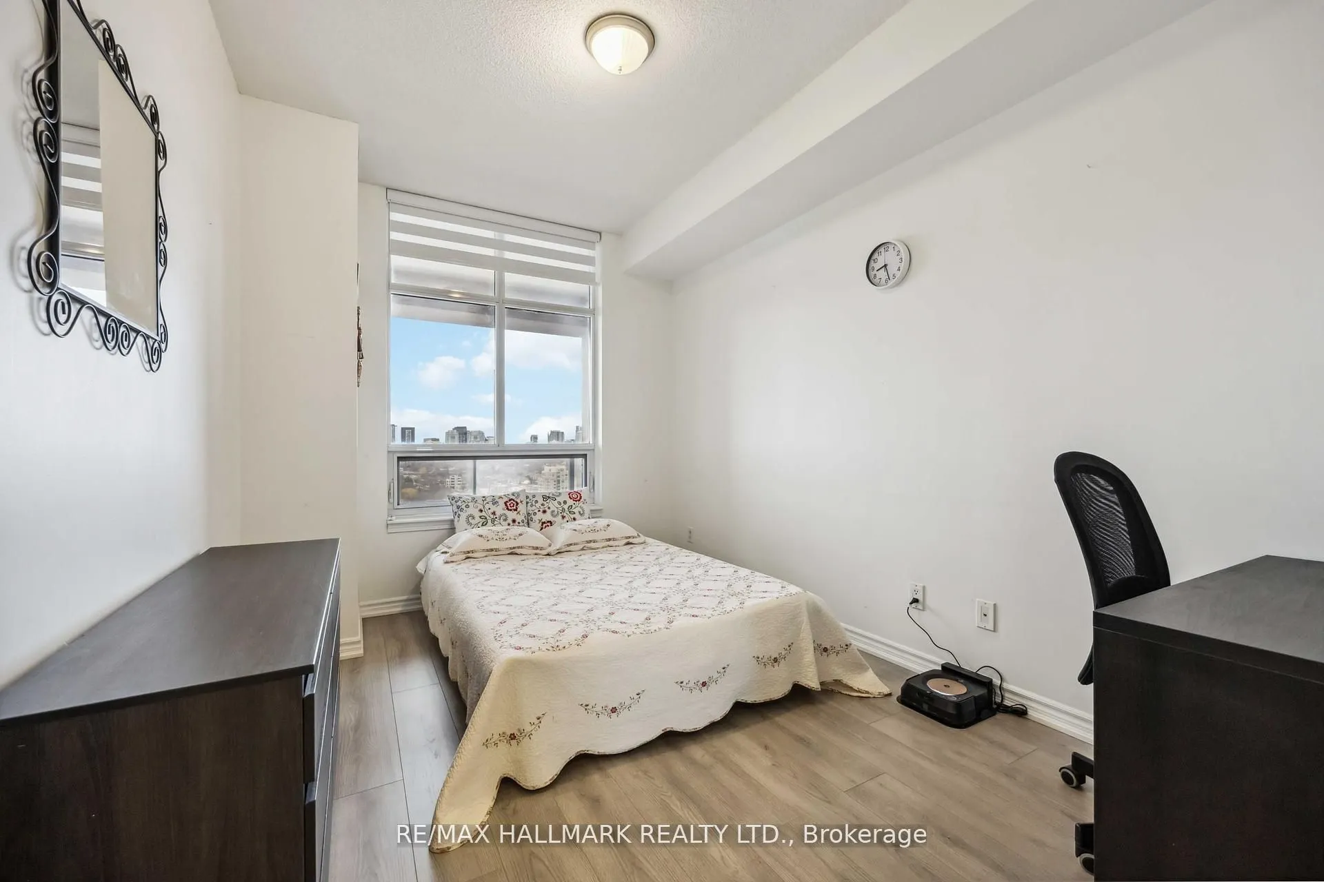 18 Kenaston Gardens, #1809