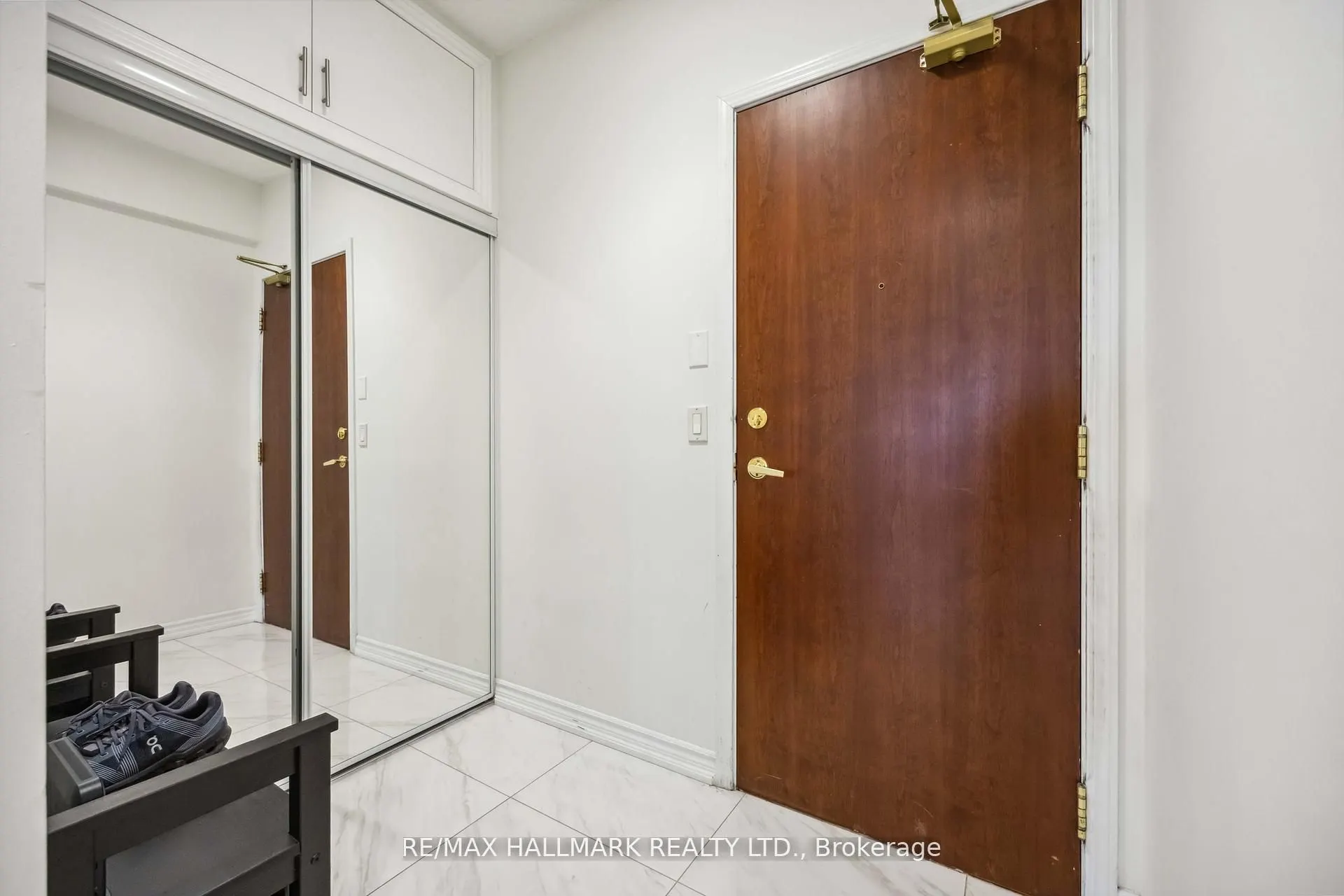 18 Kenaston Gardens, #1809