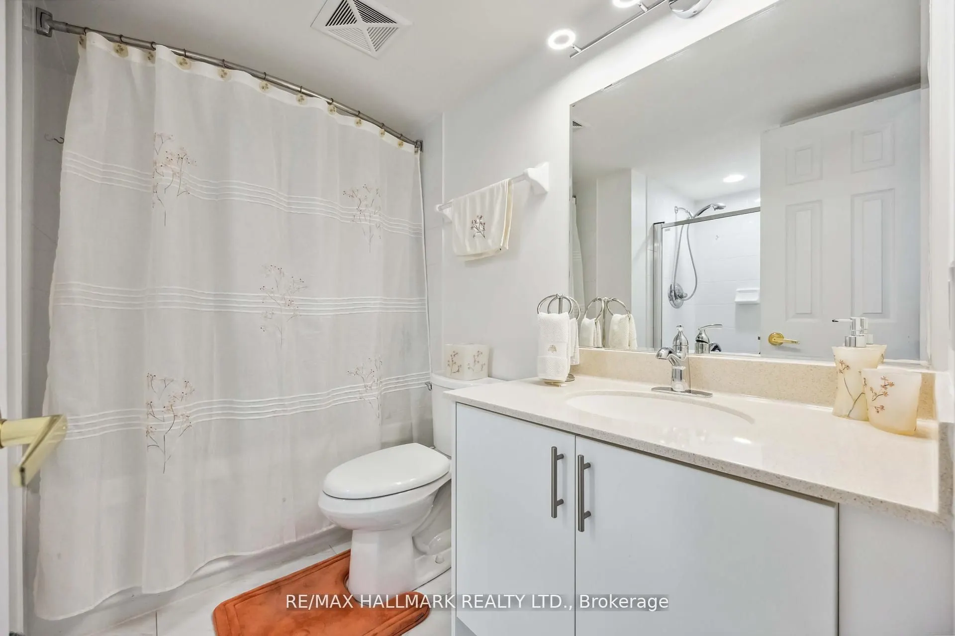 18 Kenaston Gardens, #1809