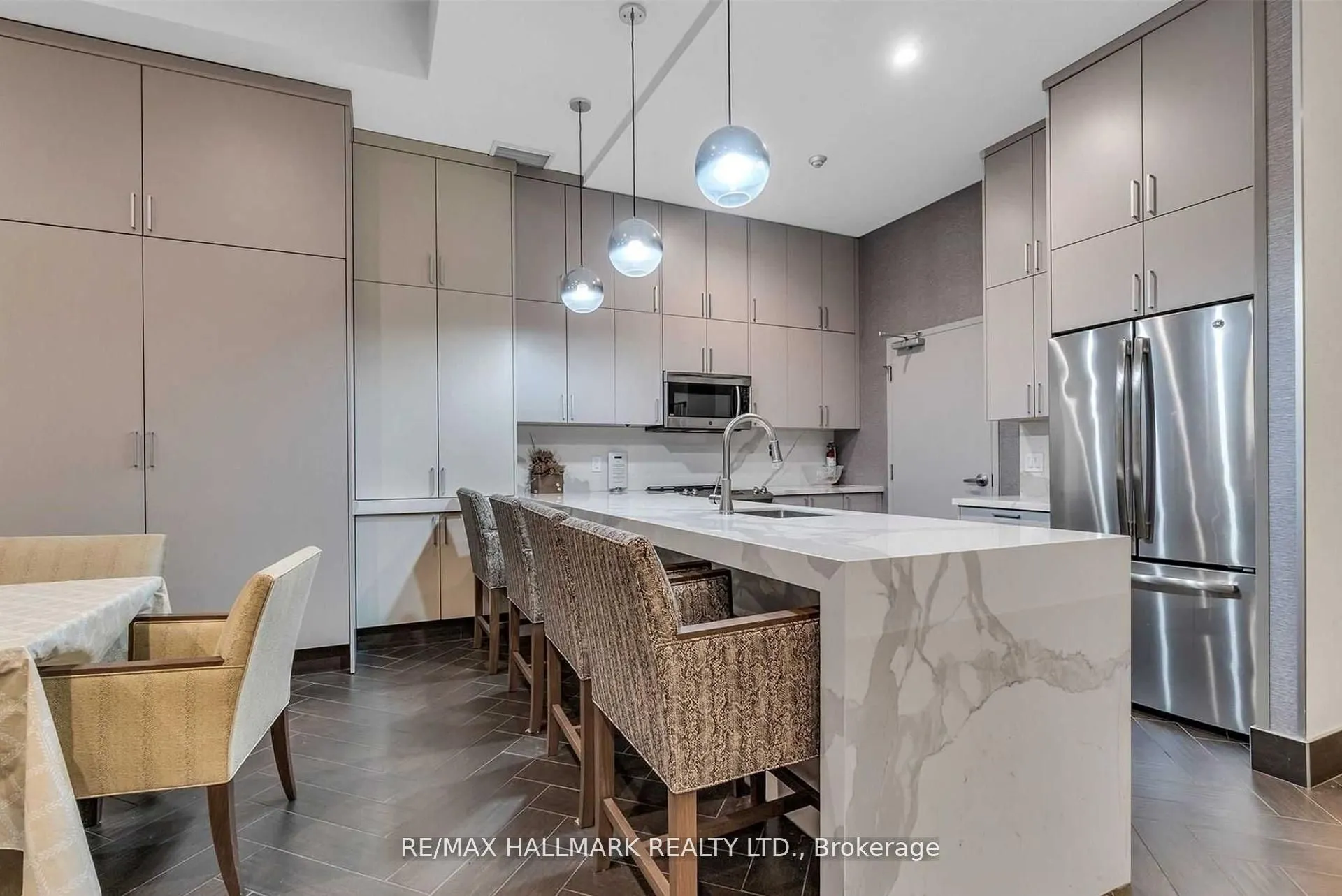 18 Kenaston Gardens, #1809