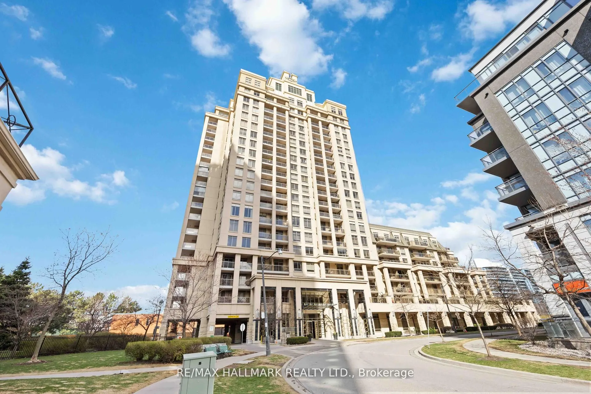 18 Kenaston Gardens, #1809