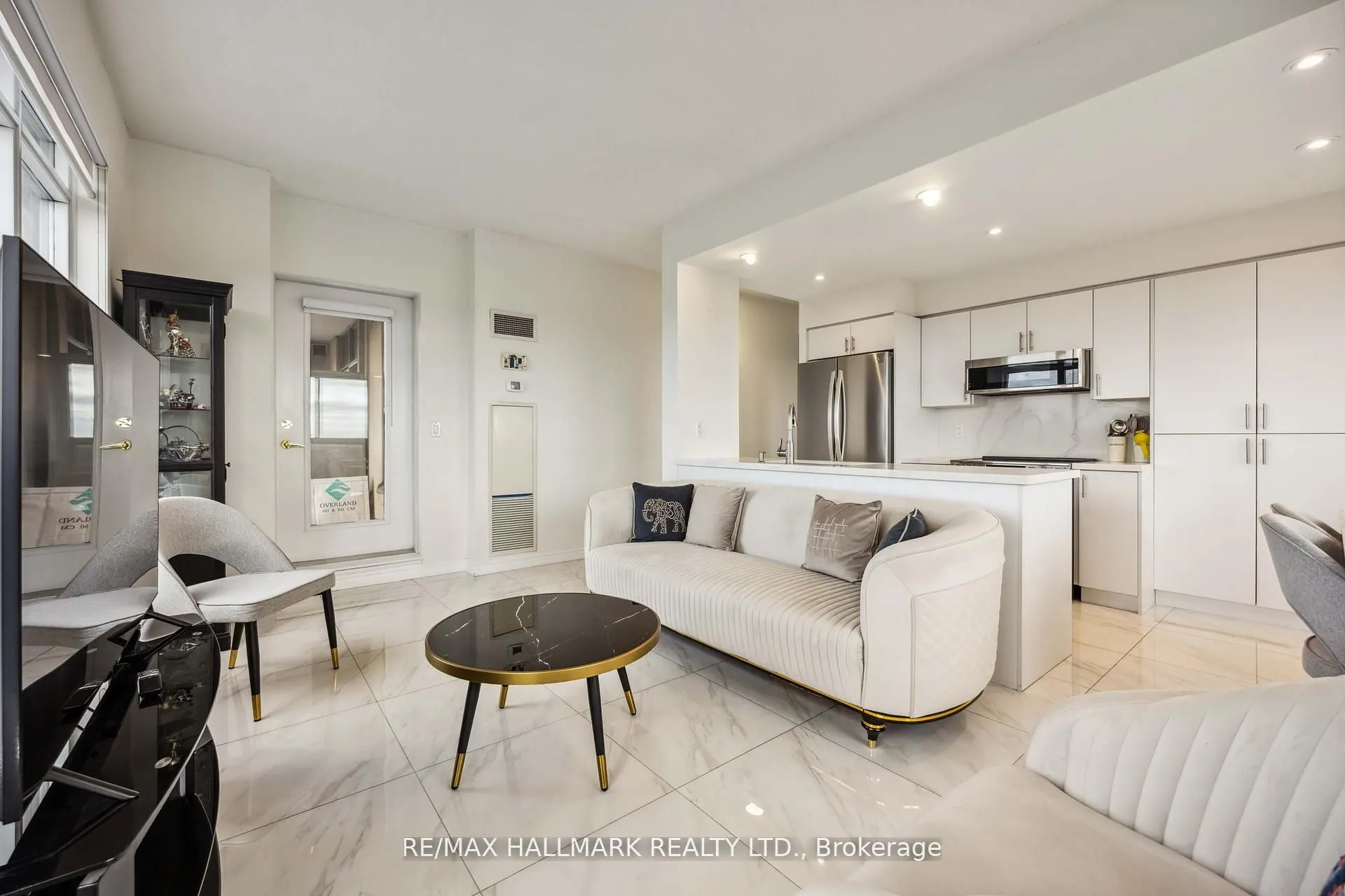 18 Kenaston Gardens, #1809
