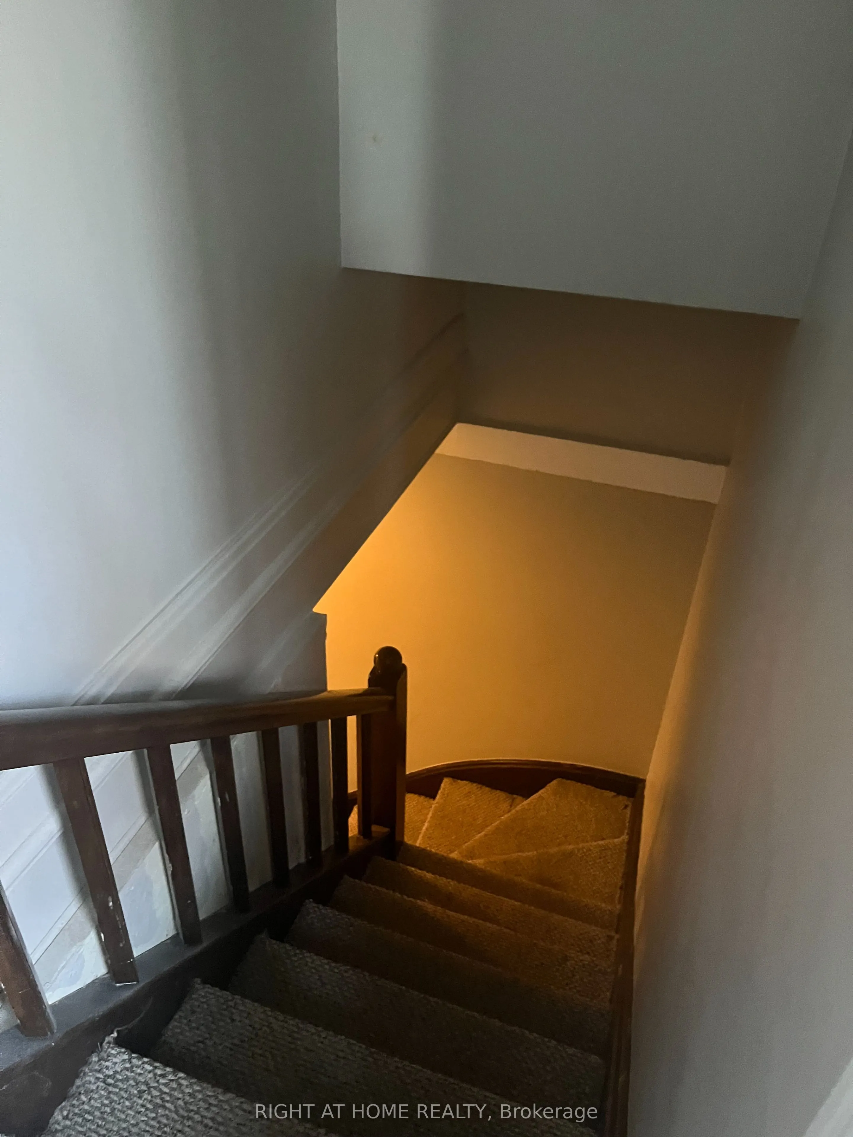 125 Steeles Avenue S, #unit one