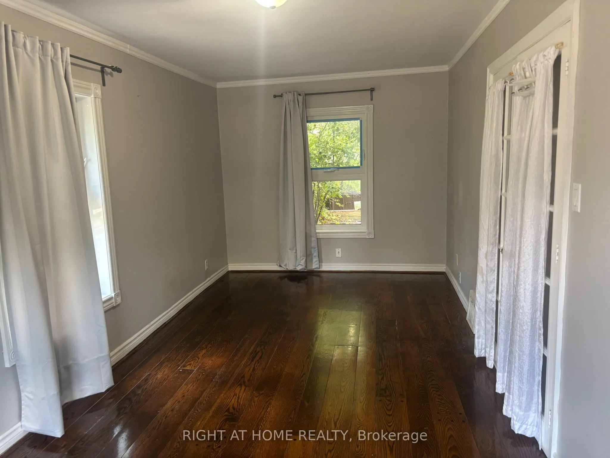 125 Steeles Avenue S, #unit one