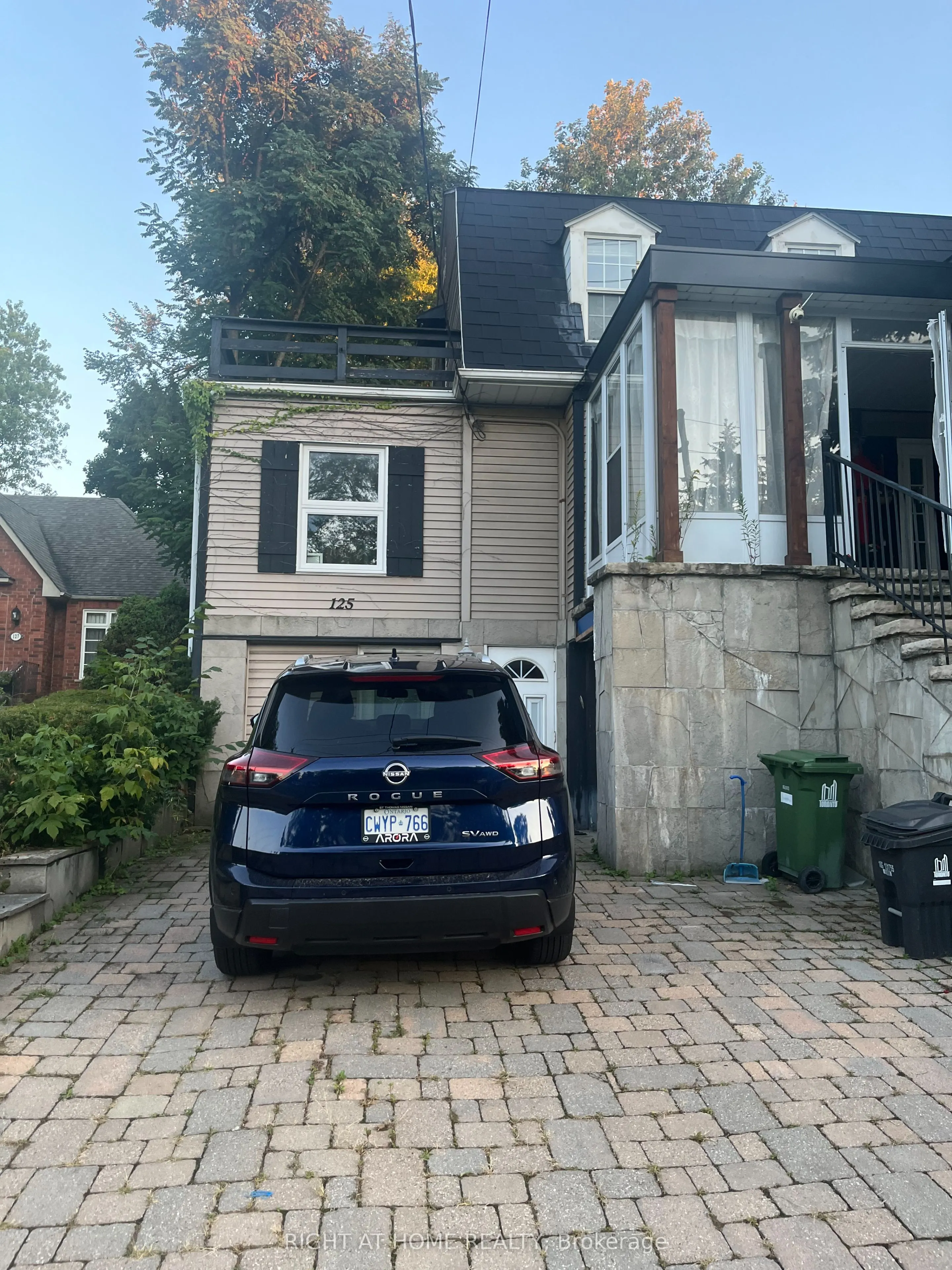 125 Steeles Avenue S, #unit one