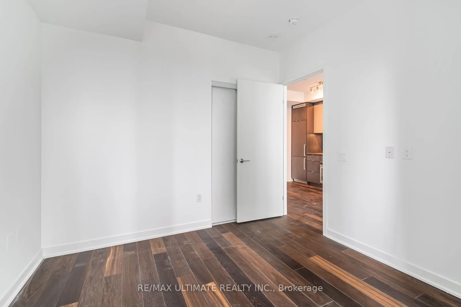 115 BLUE JAYS Way, #1806