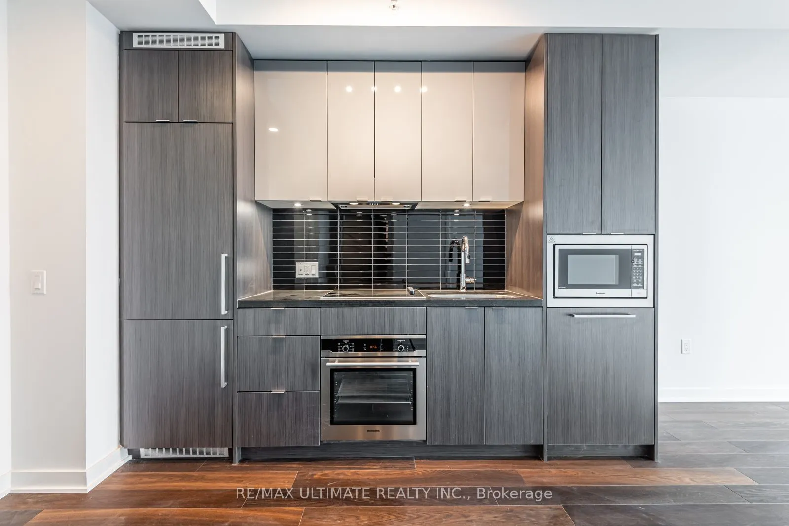 115 BLUE JAYS Way, #1806