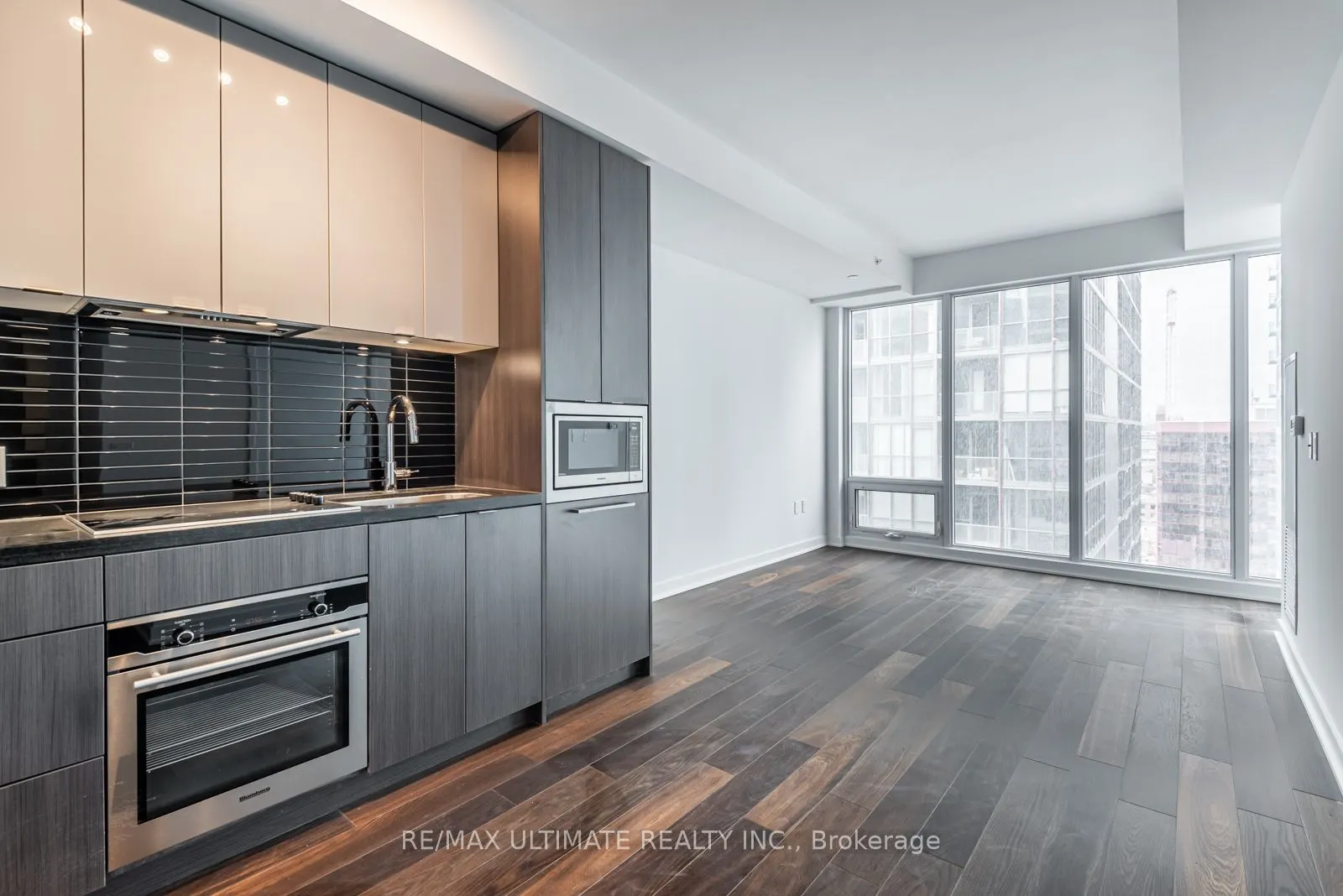 115 BLUE JAYS Way, #1806
