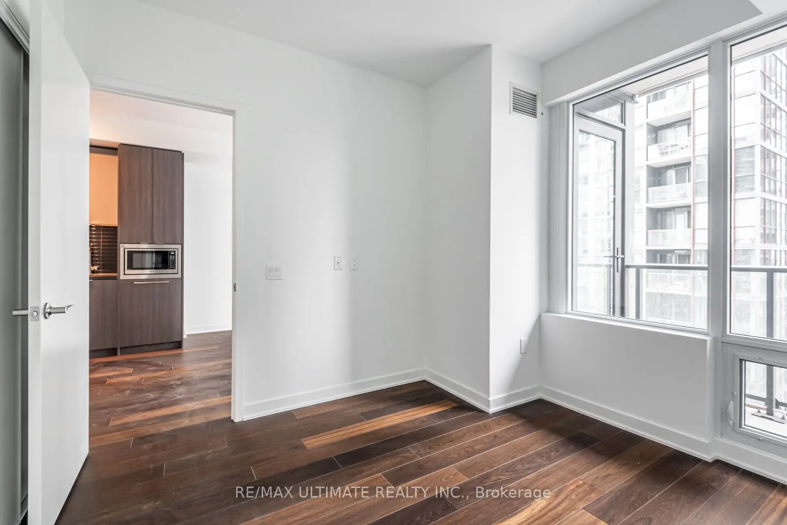 115 BLUE JAYS Way, #1806