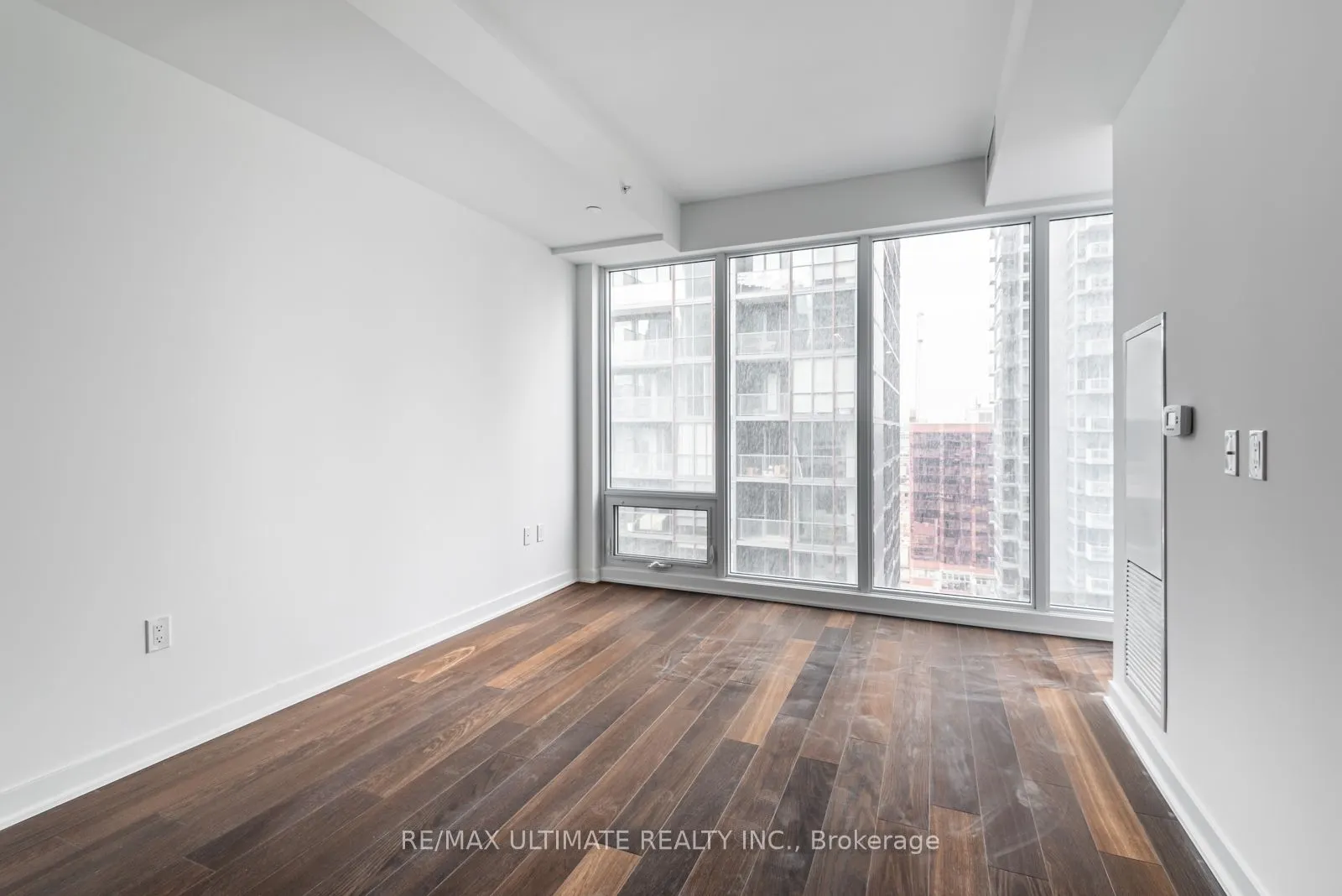 115 BLUE JAYS Way, #1806