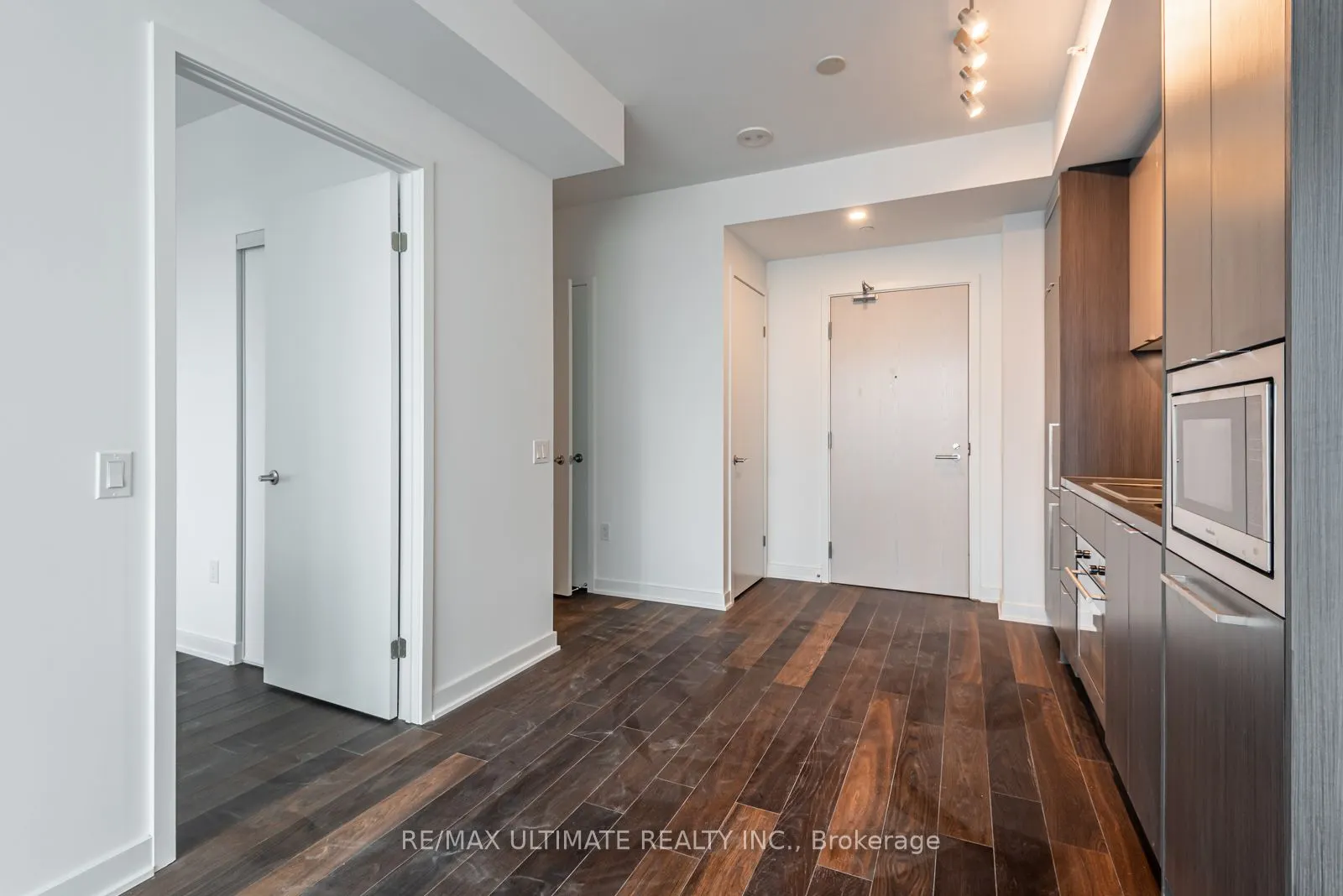 115 BLUE JAYS Way, #1806