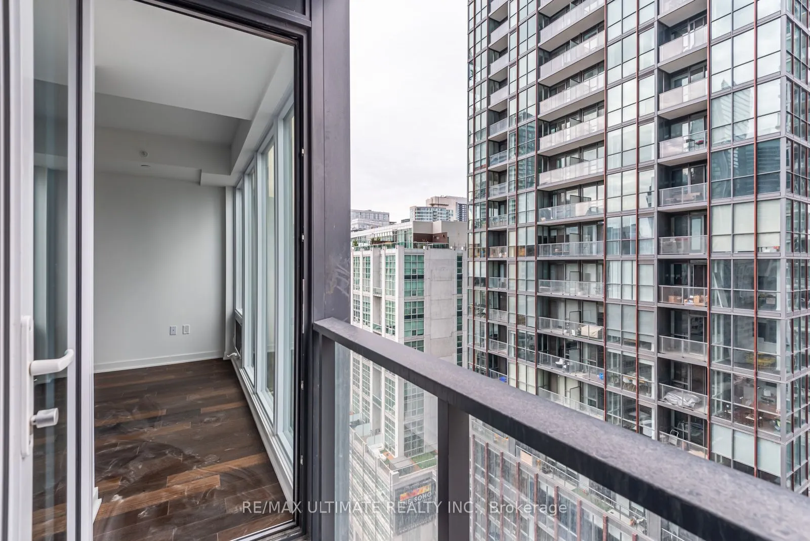 115 BLUE JAYS Way, #1806