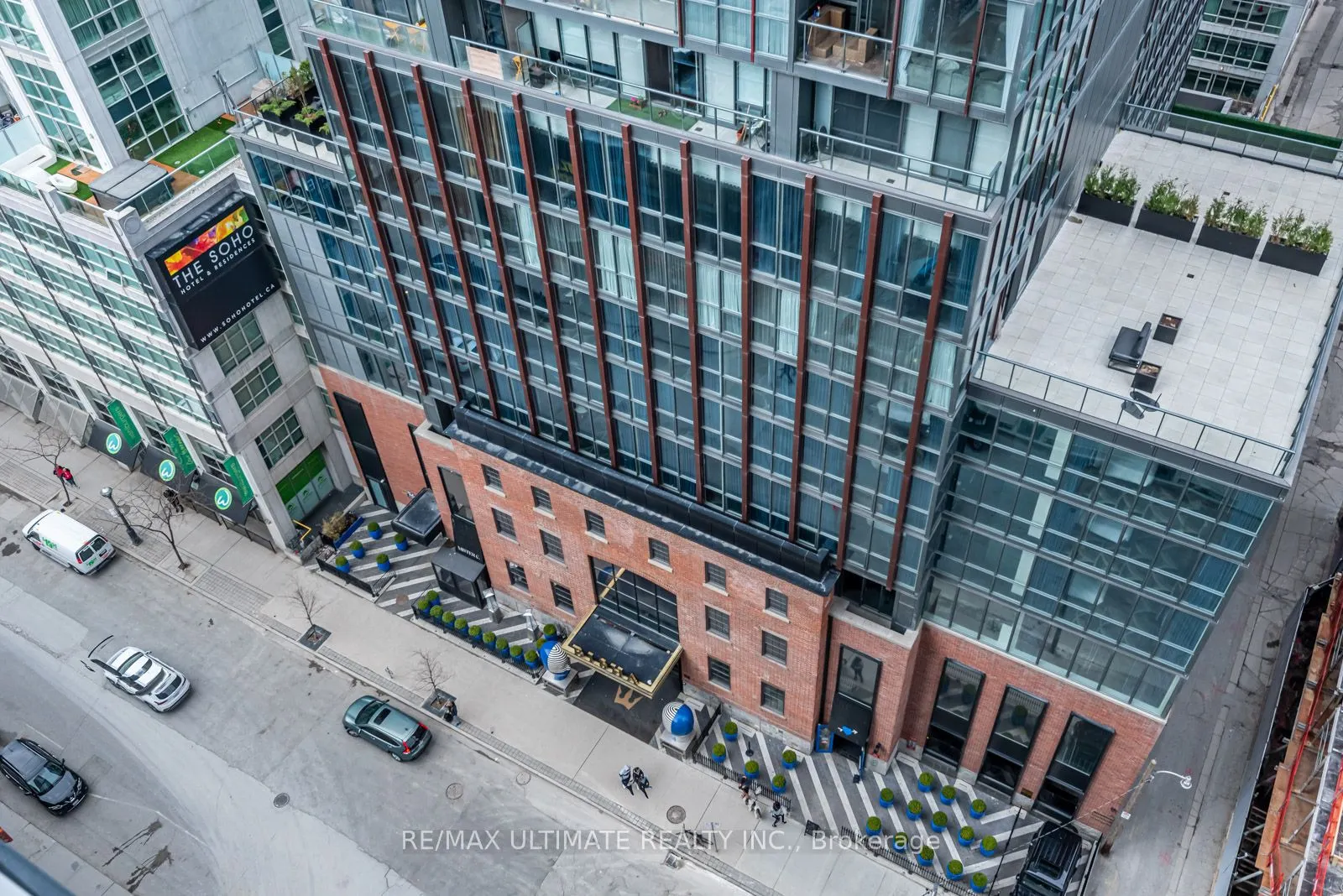 115 BLUE JAYS Way, #1806