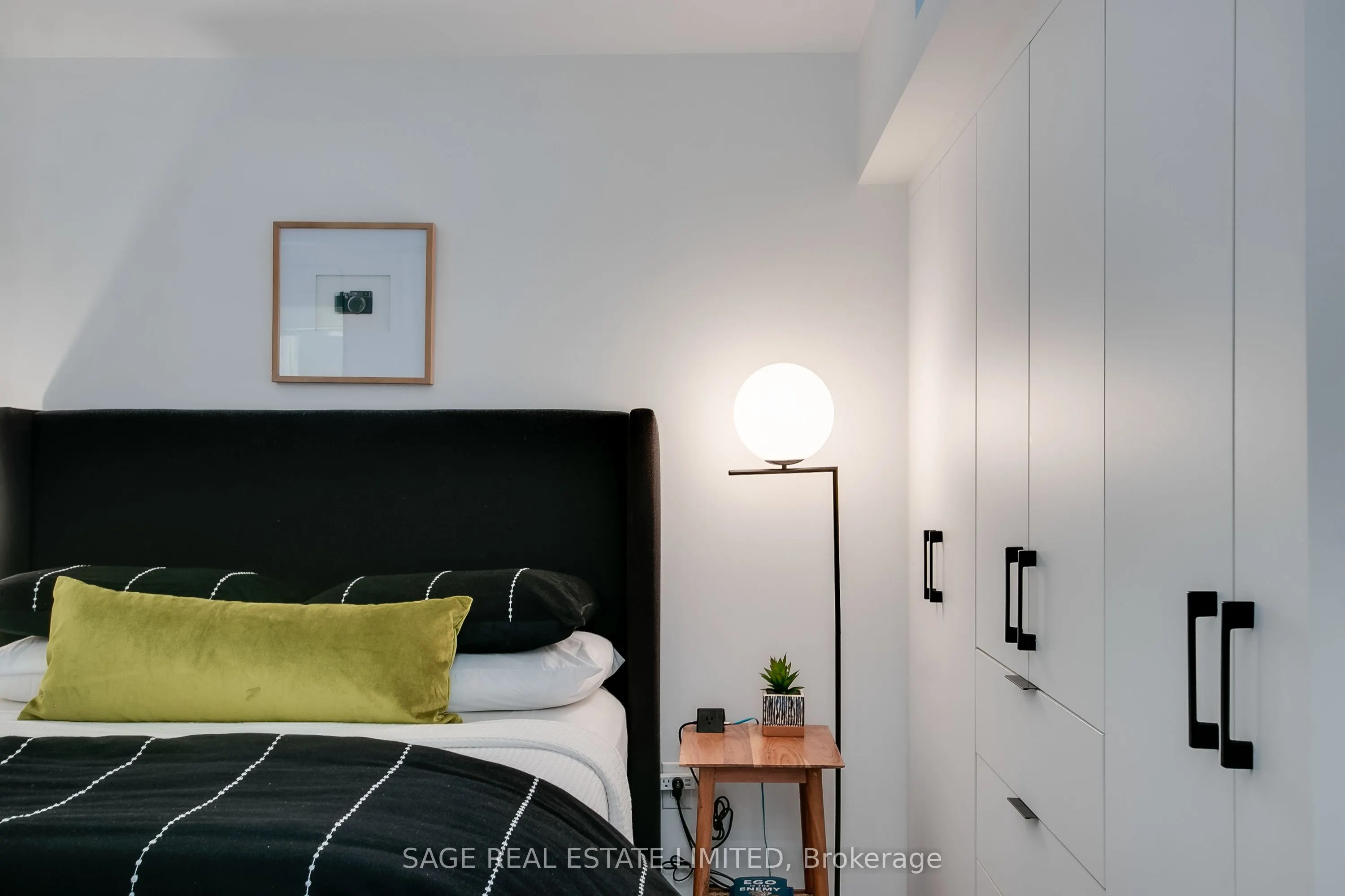 170 Bayview Avenue, #807