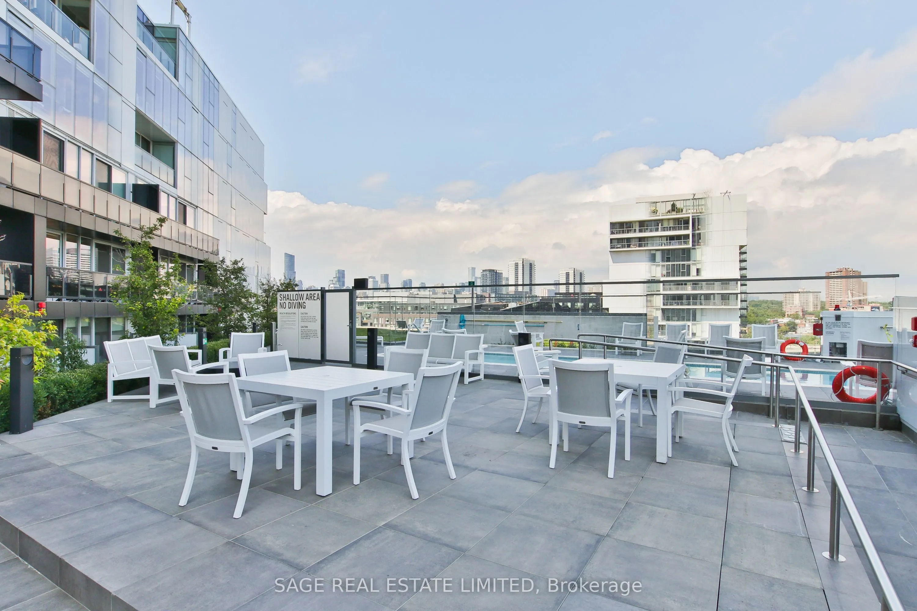 170 Bayview Avenue, #807