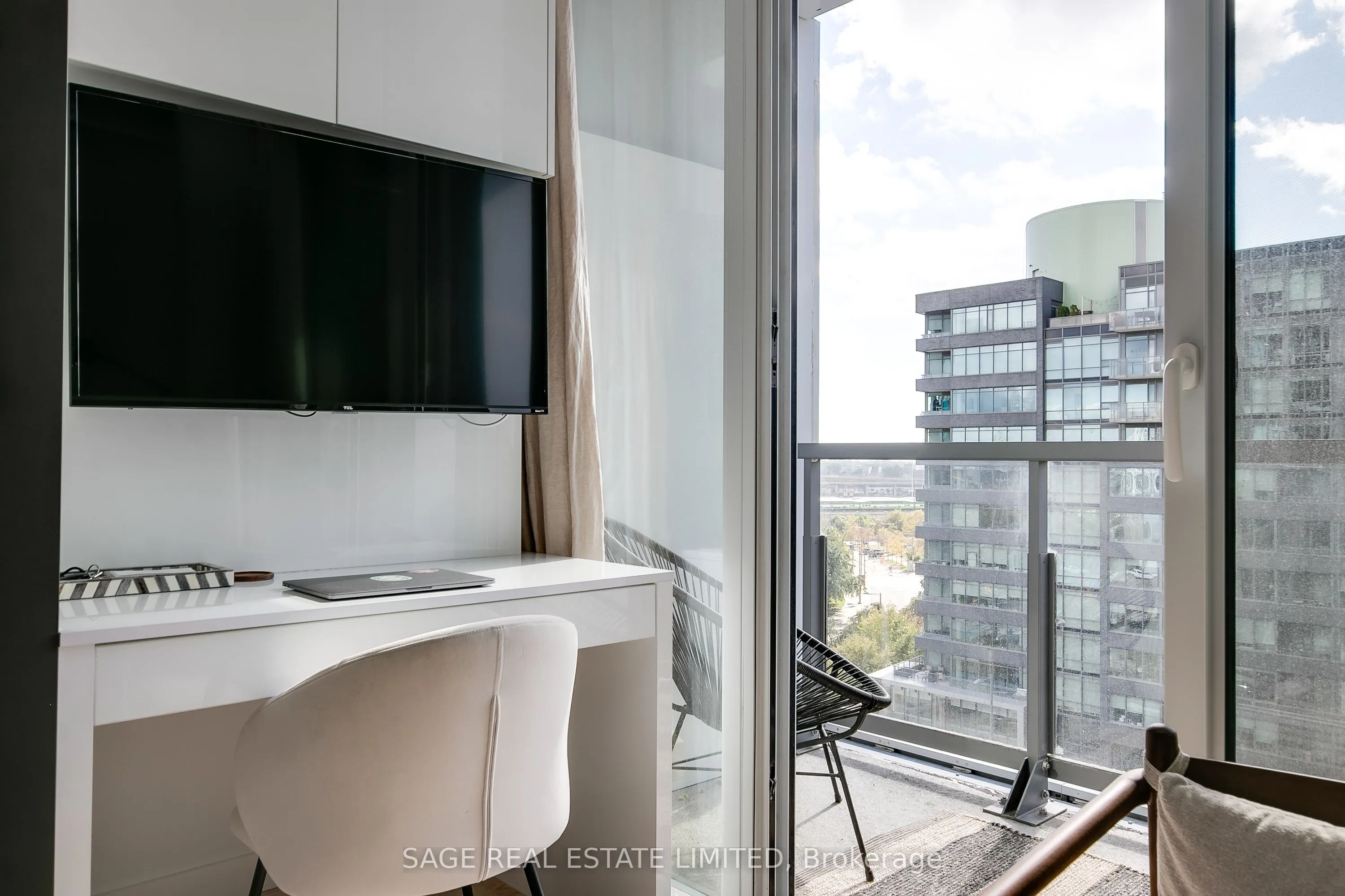 170 Bayview Avenue, #807