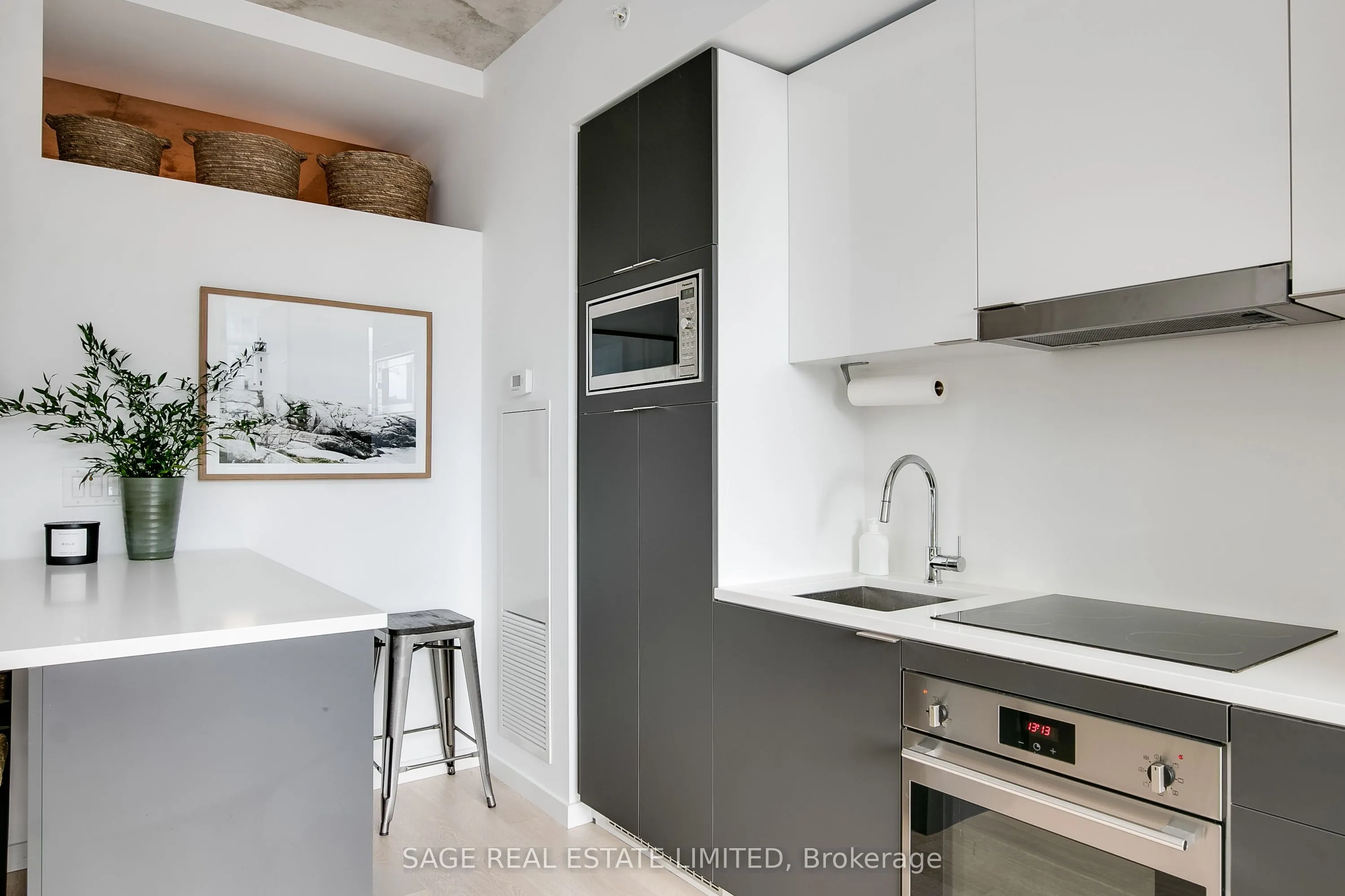 170 Bayview Avenue, #807