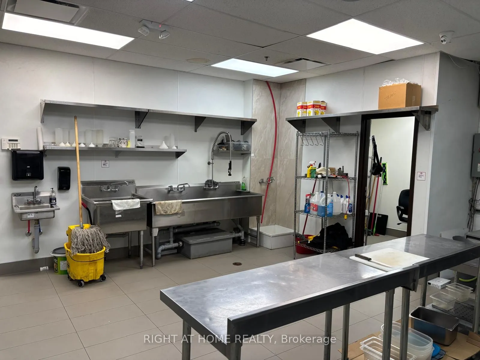 700 King Street W, #105