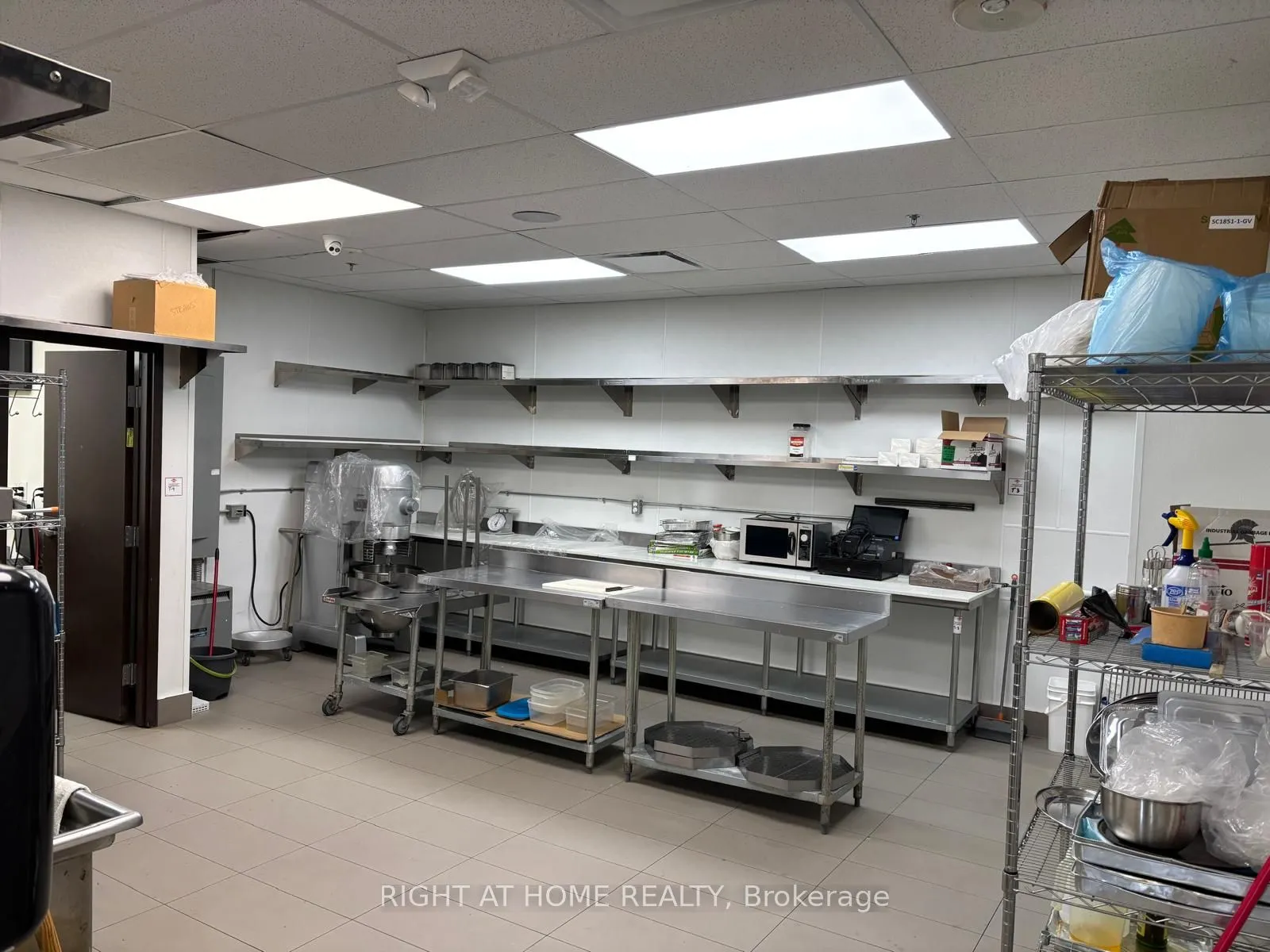 700 King Street W, #105