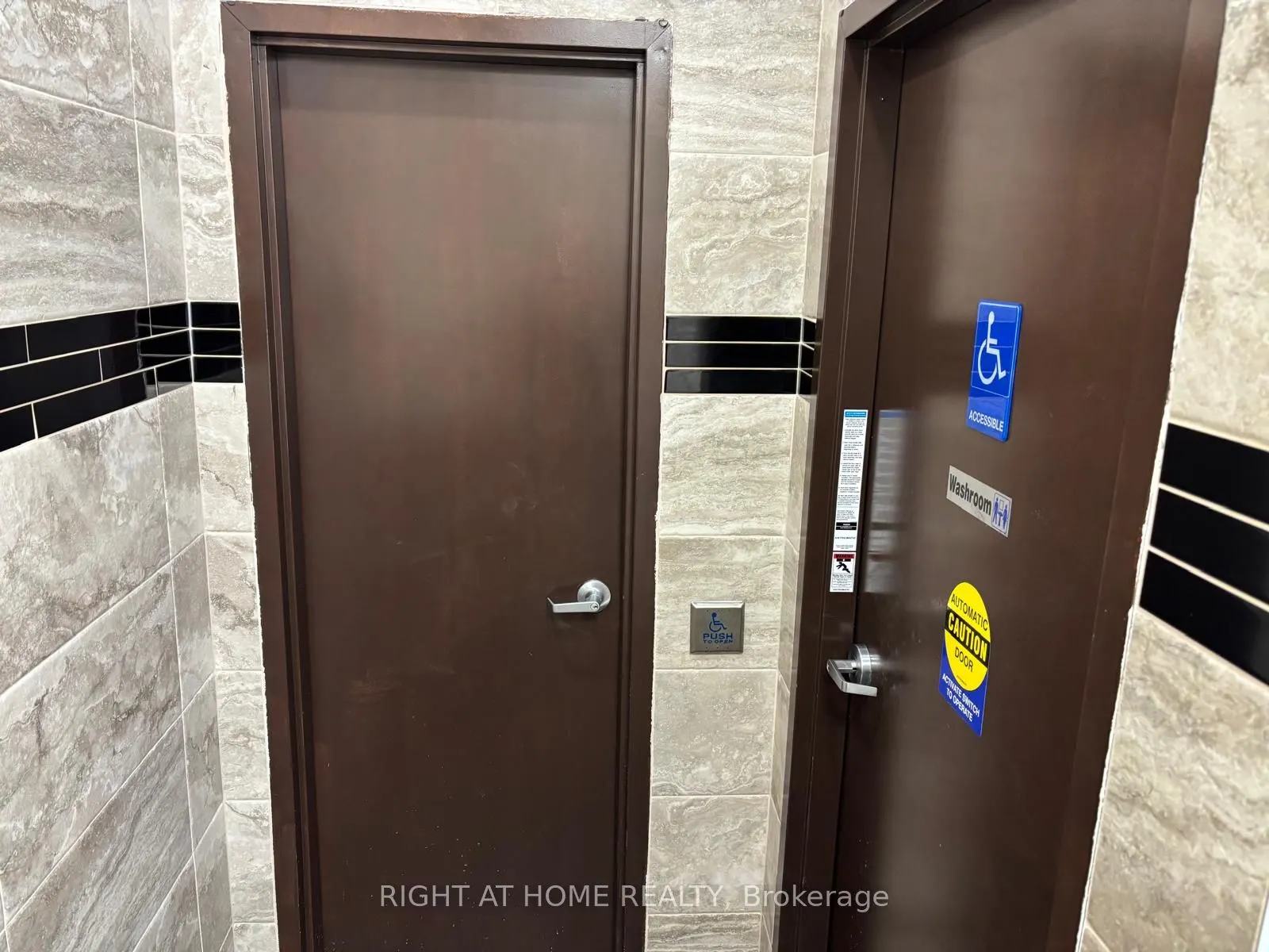 700 King Street W, #105