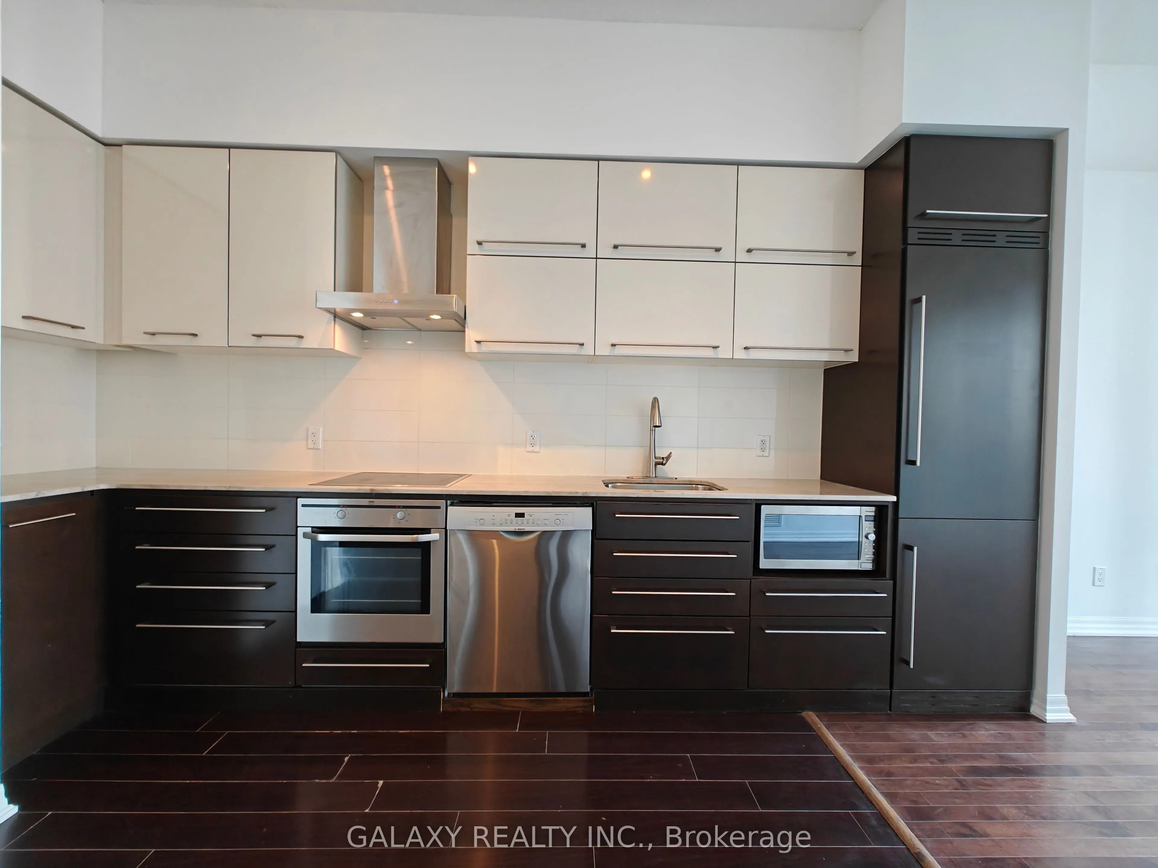 770 Bay Street, #PH205
