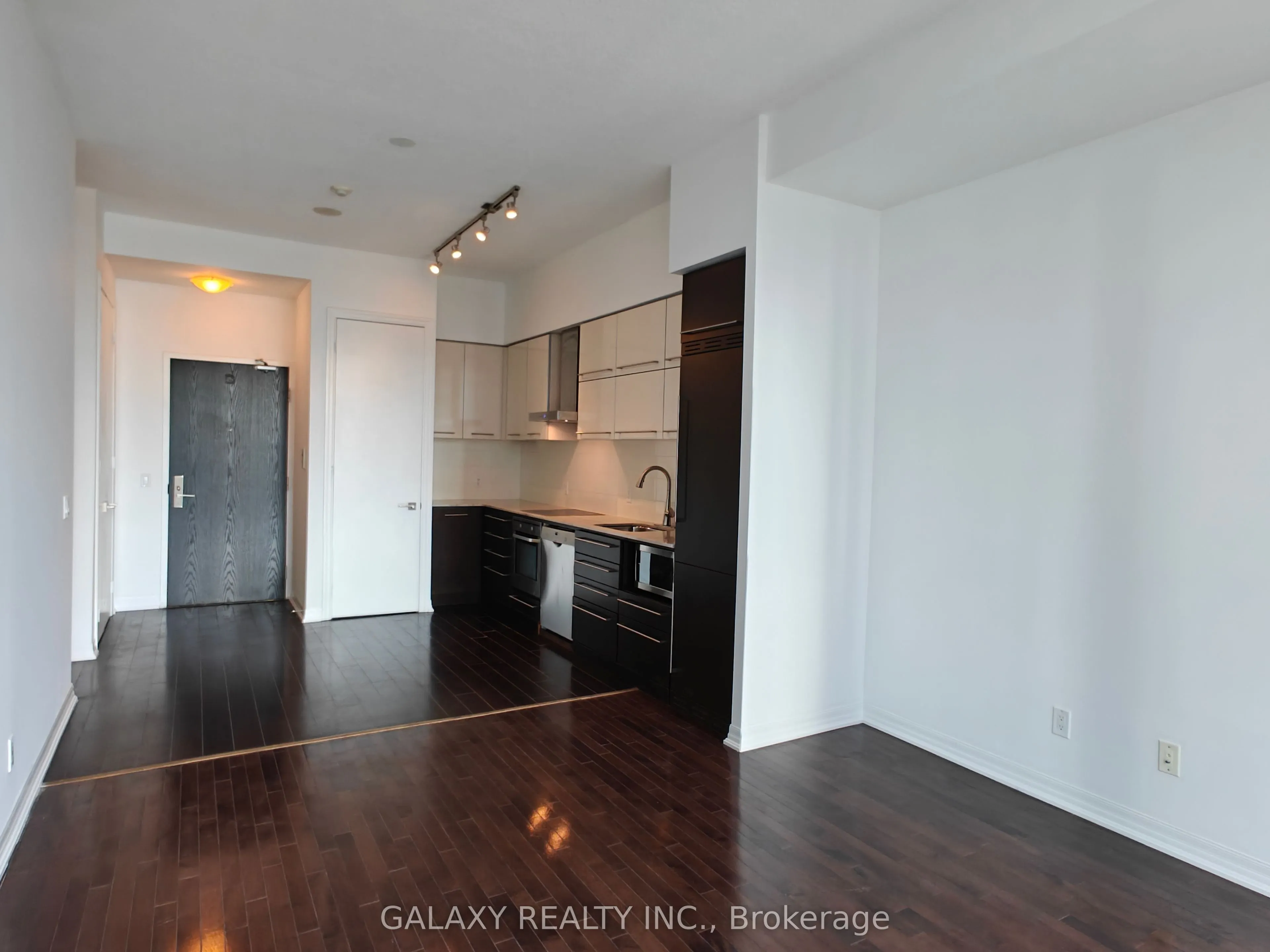 770 Bay Street, #PH205