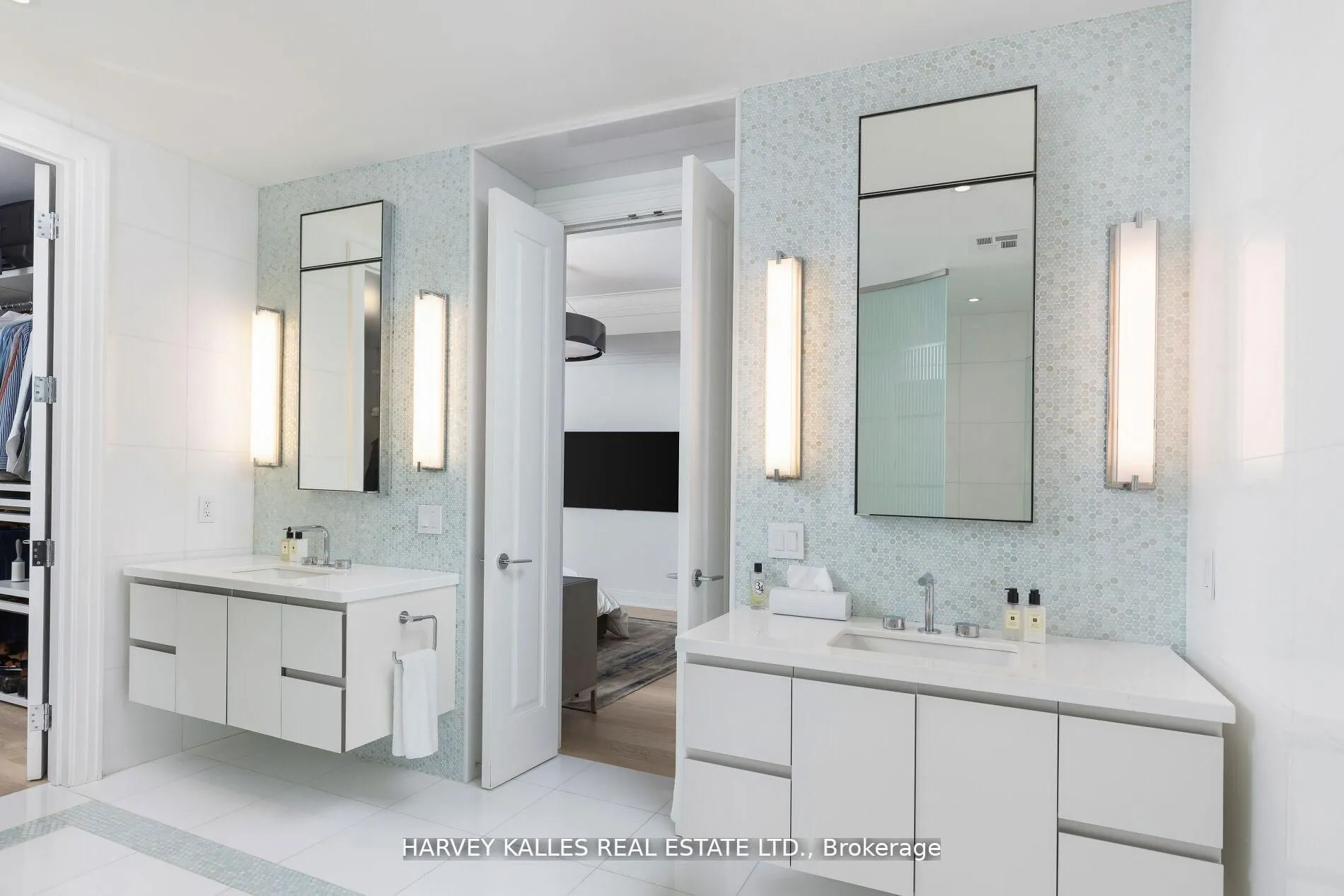 206 Bloor Street W, #1202