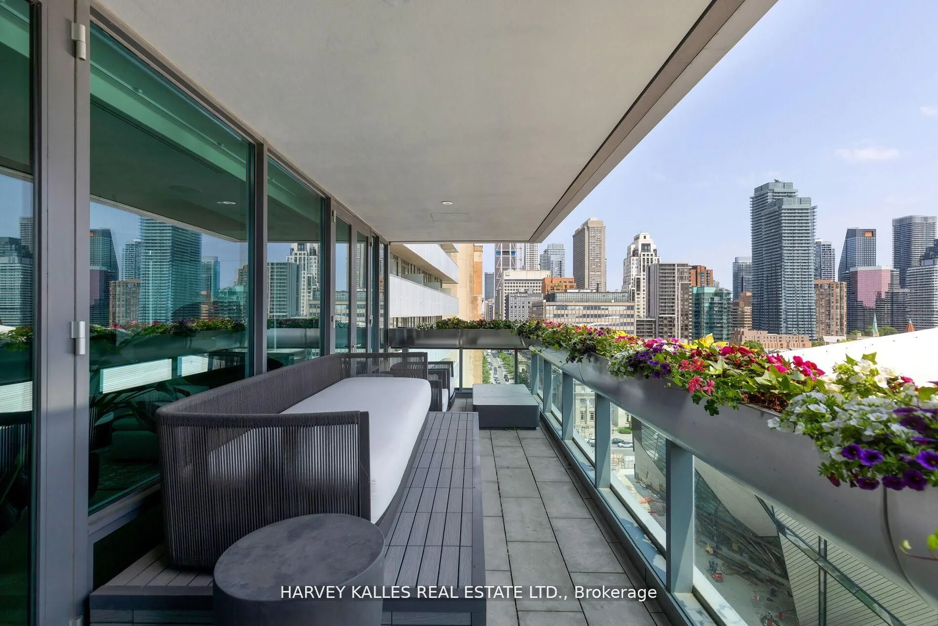 206 Bloor Street W, #1202