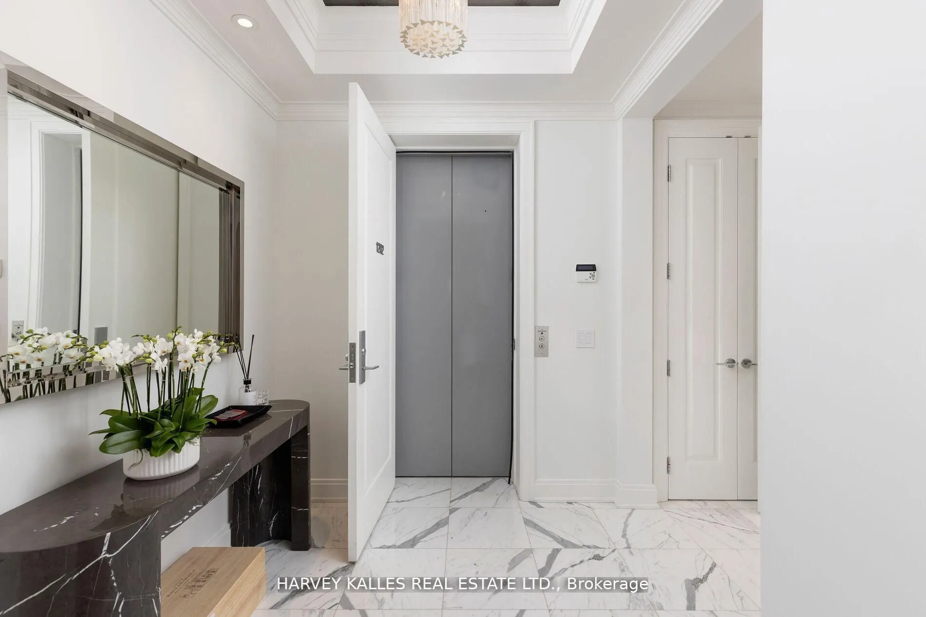 206 Bloor Street W, #1202
