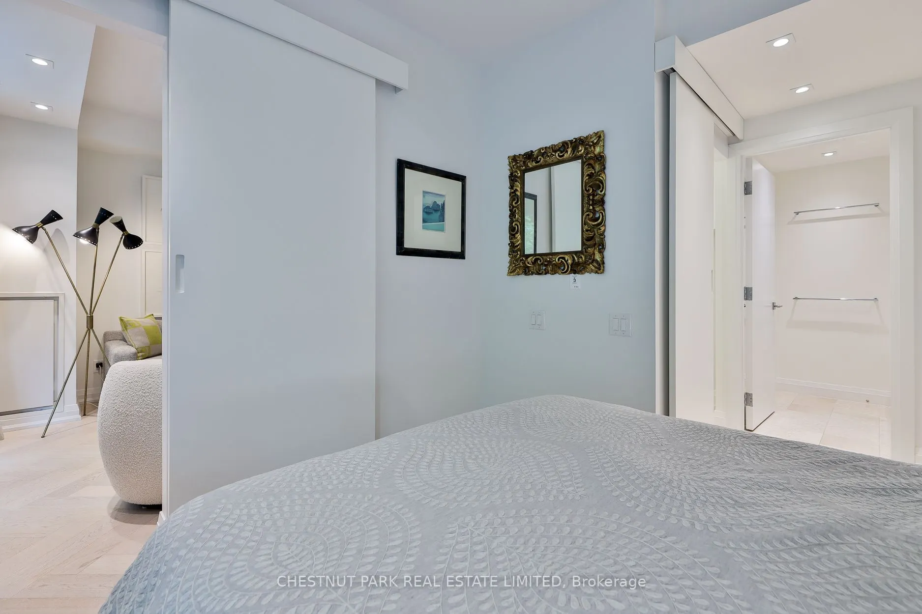25 Scrivener Square, #201