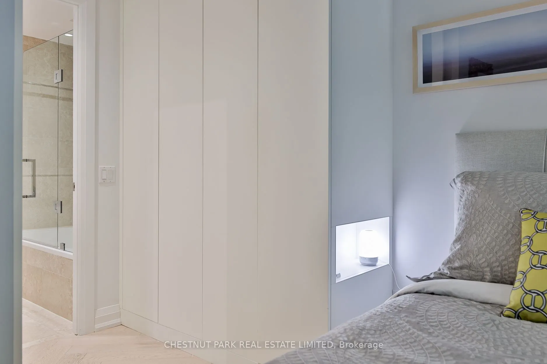 25 Scrivener Square, #201