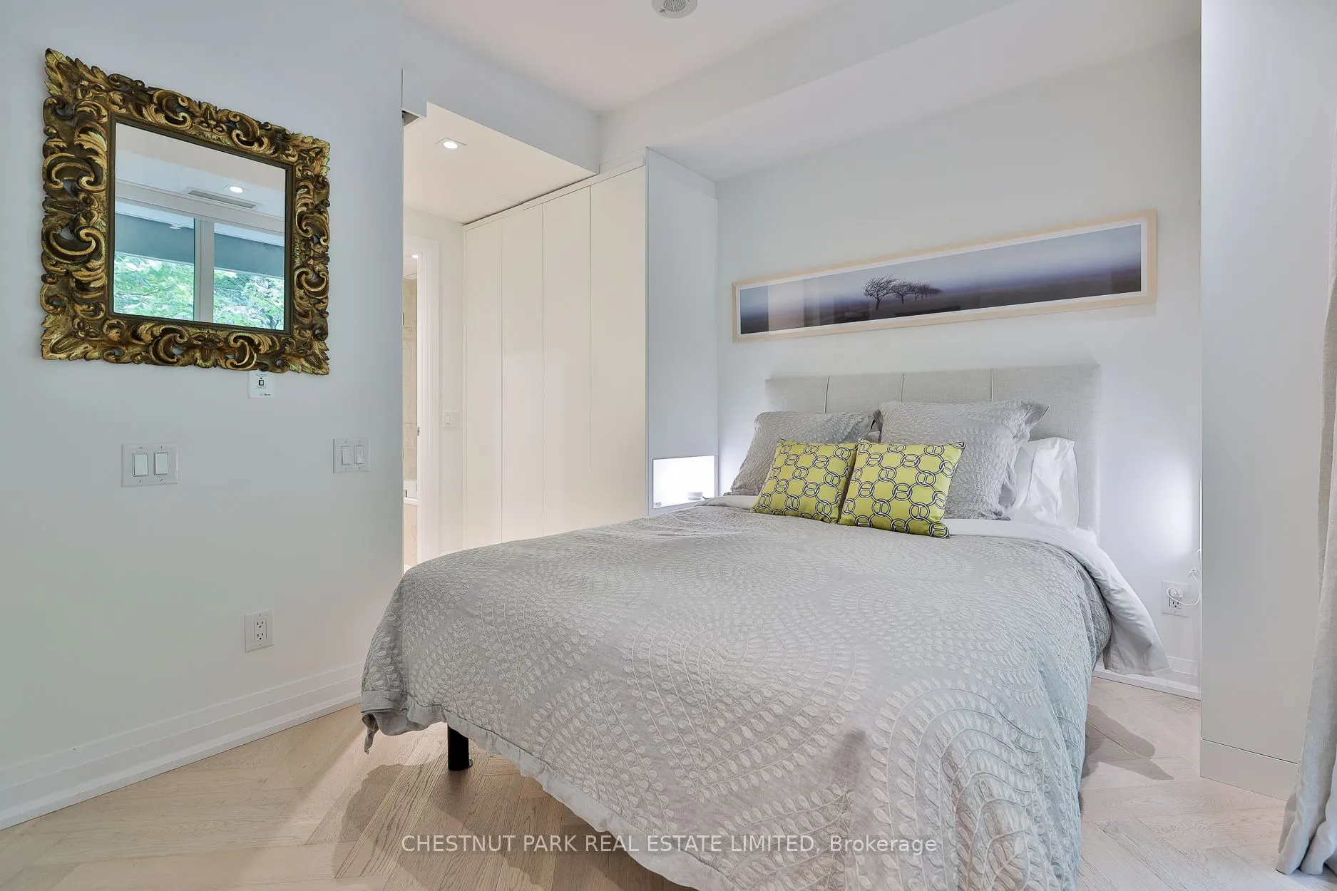 25 Scrivener Square, #201