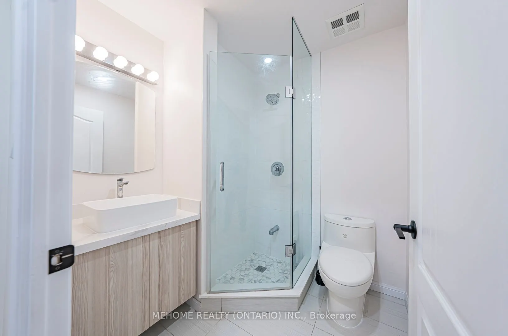28 Sommerset Way, #1227
