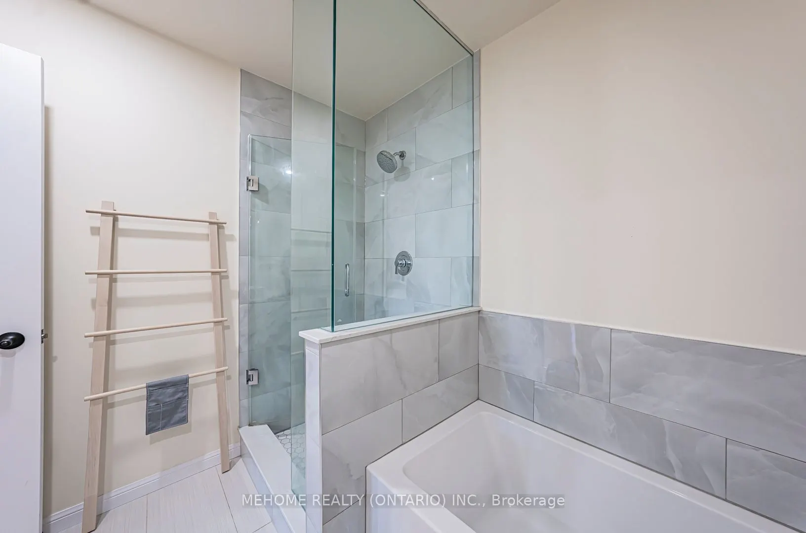 28 Sommerset Way, #1227