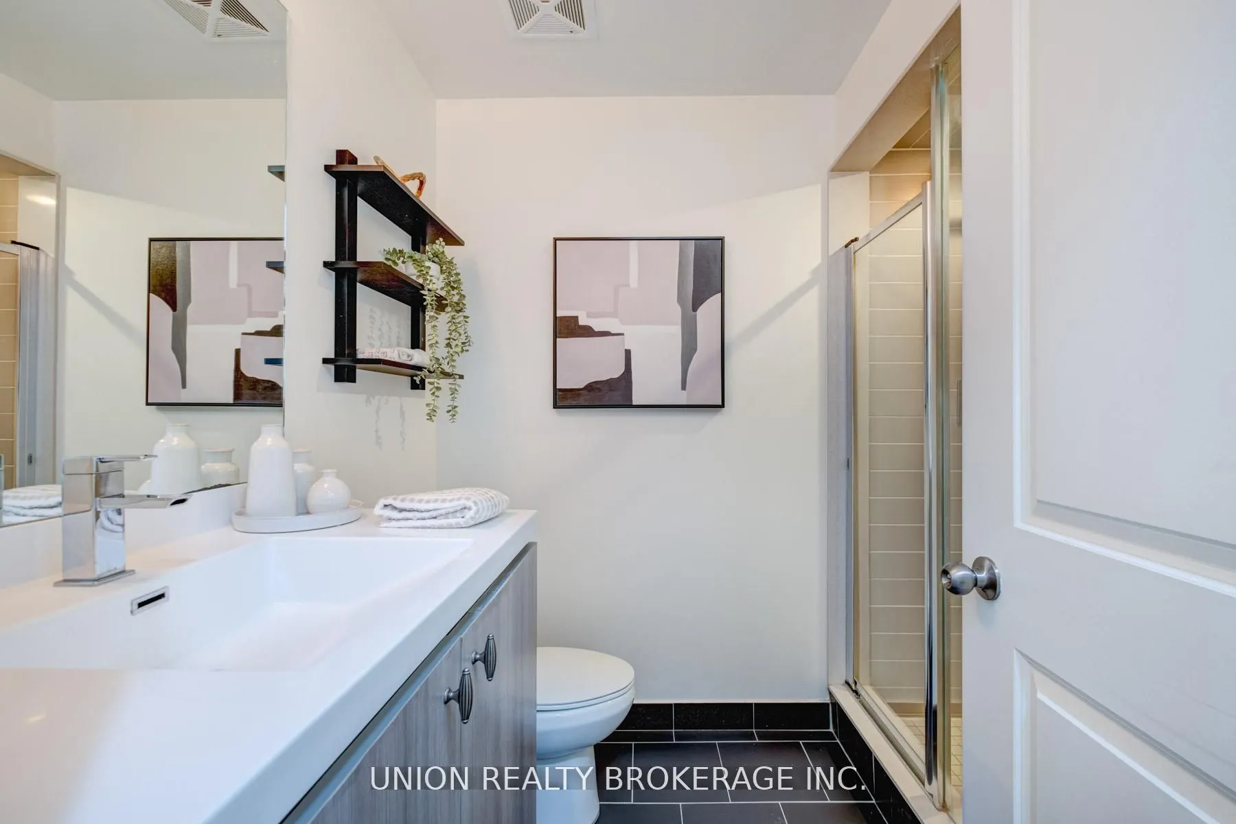 105 George Street, #405