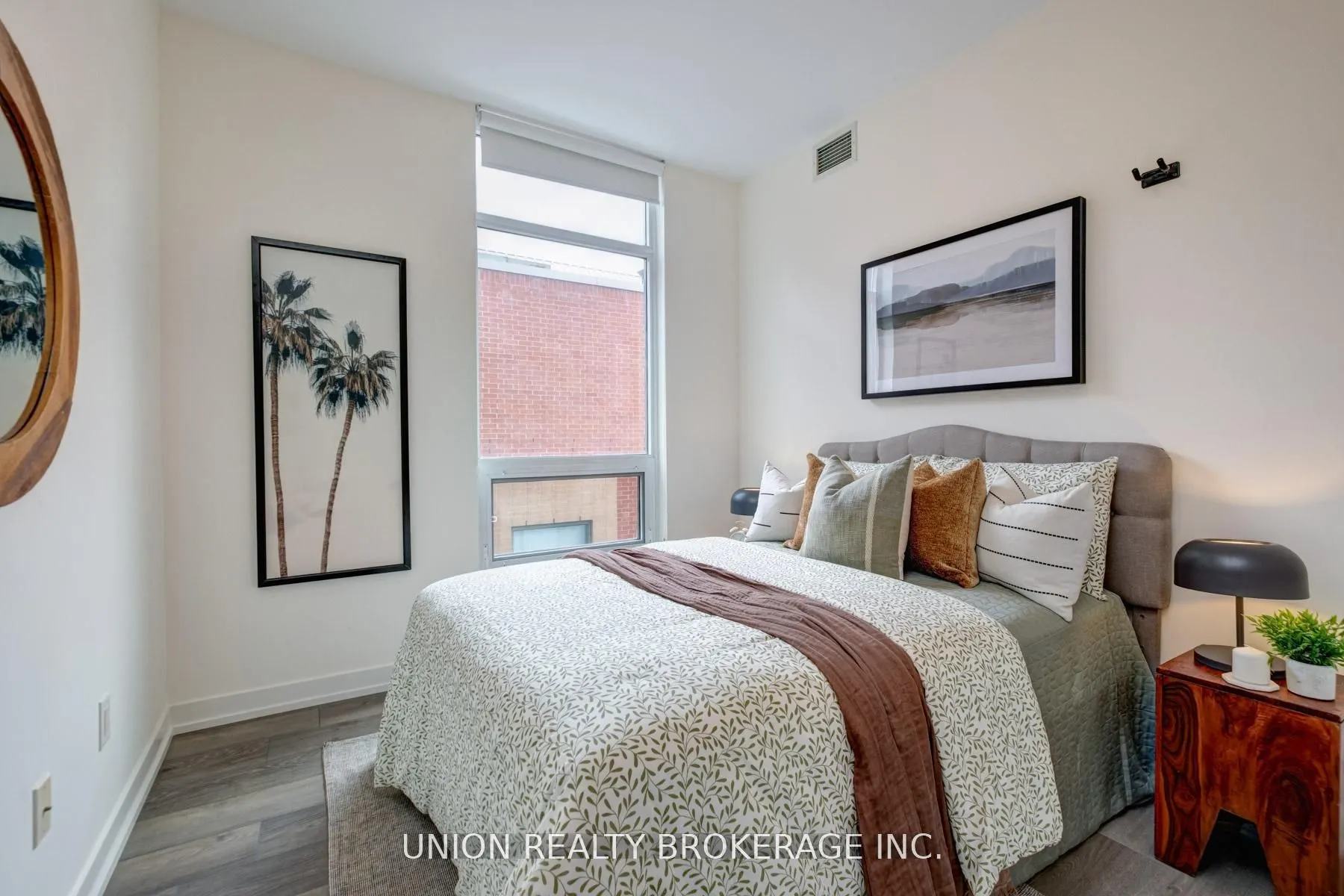 105 George Street, #405