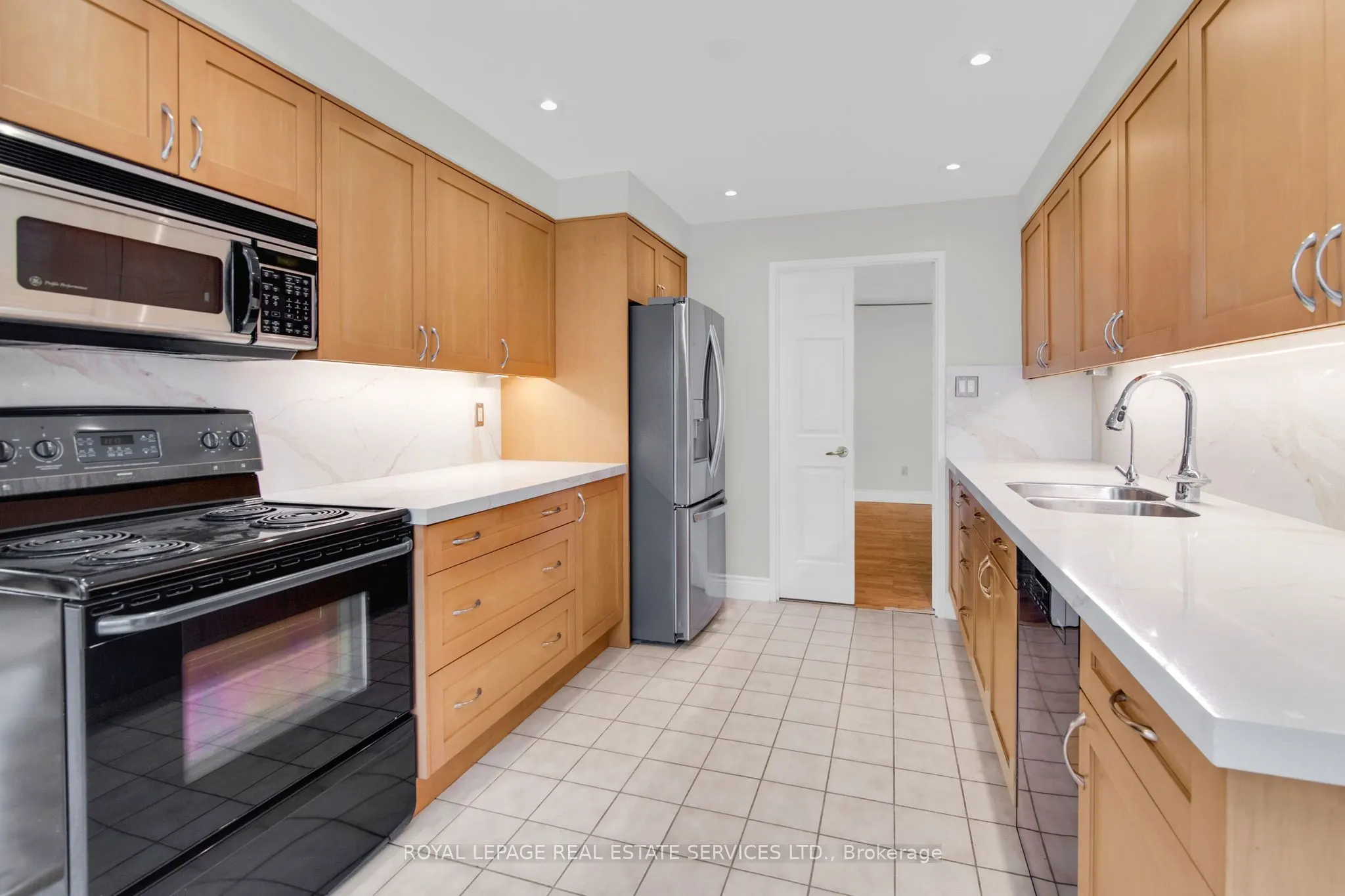 130 Carlton Street, #609