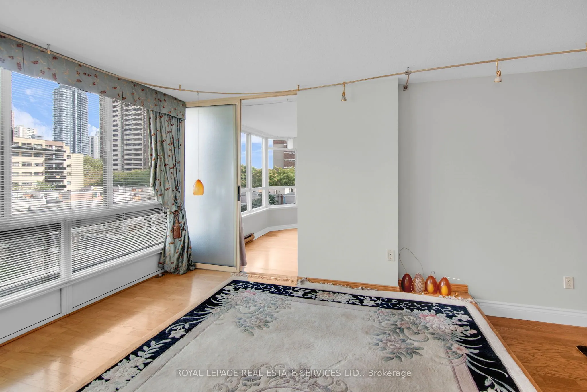 130 Carlton Street, #609