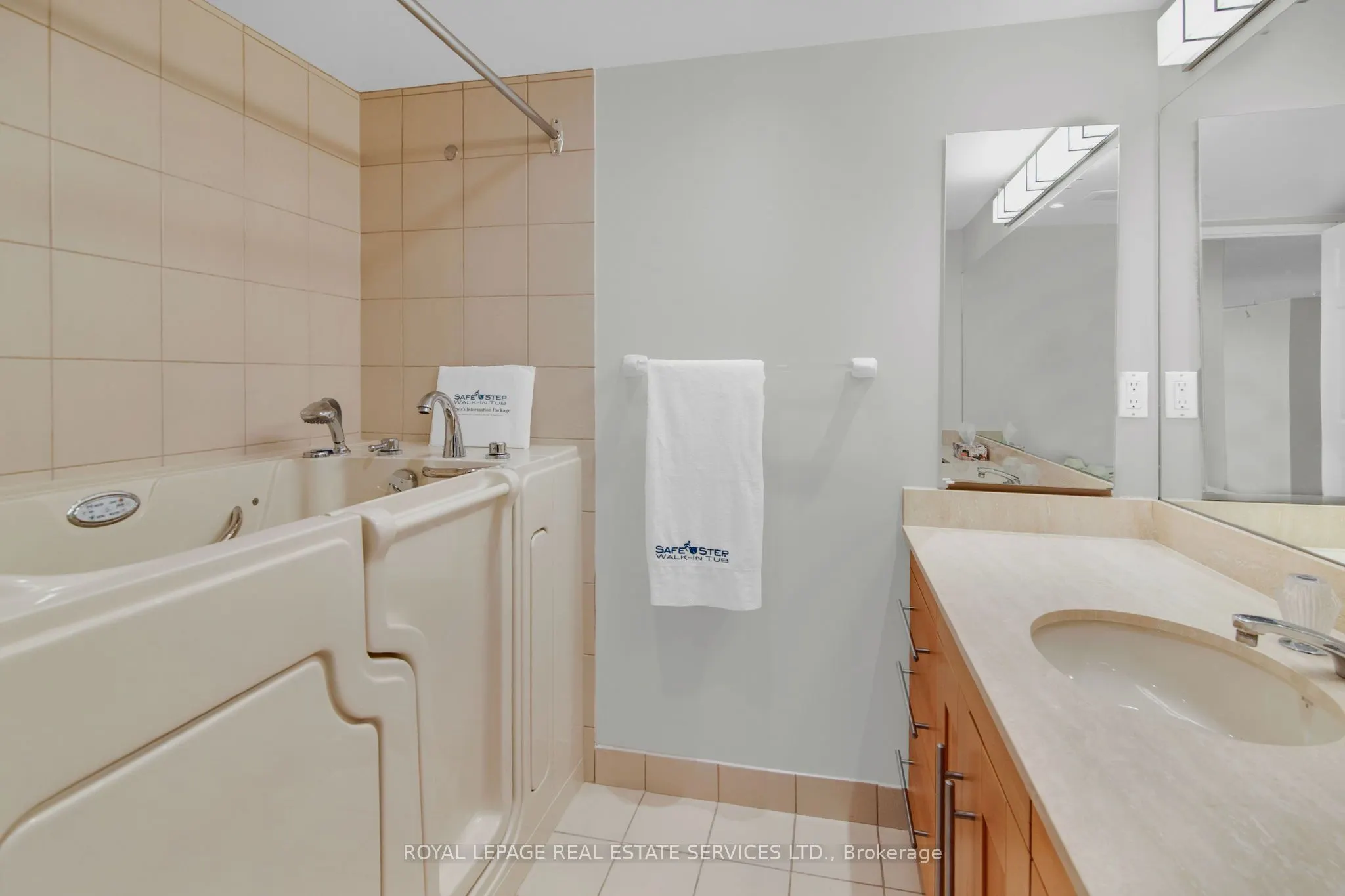 130 Carlton Street, #609