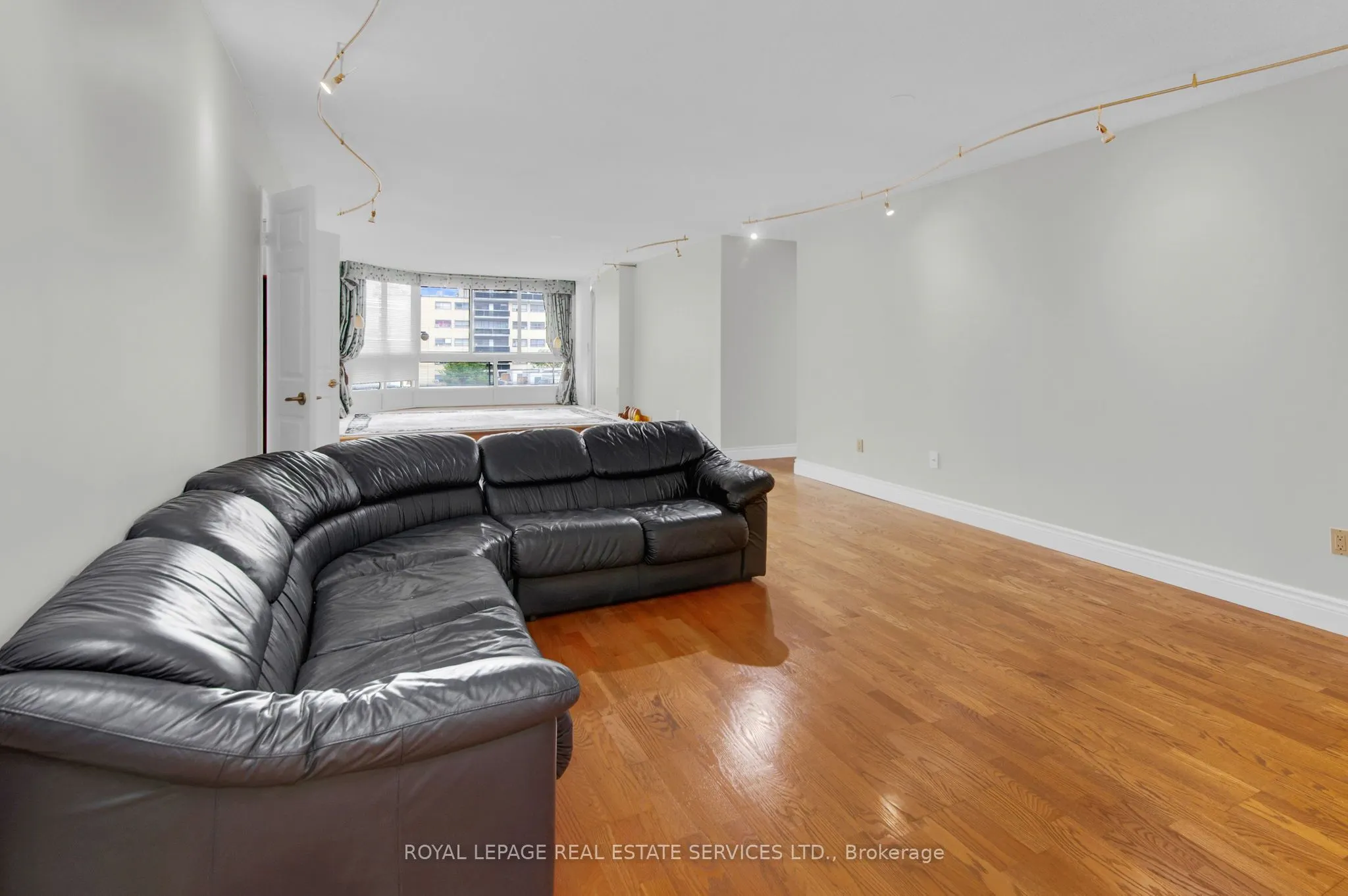 130 Carlton Street, #609